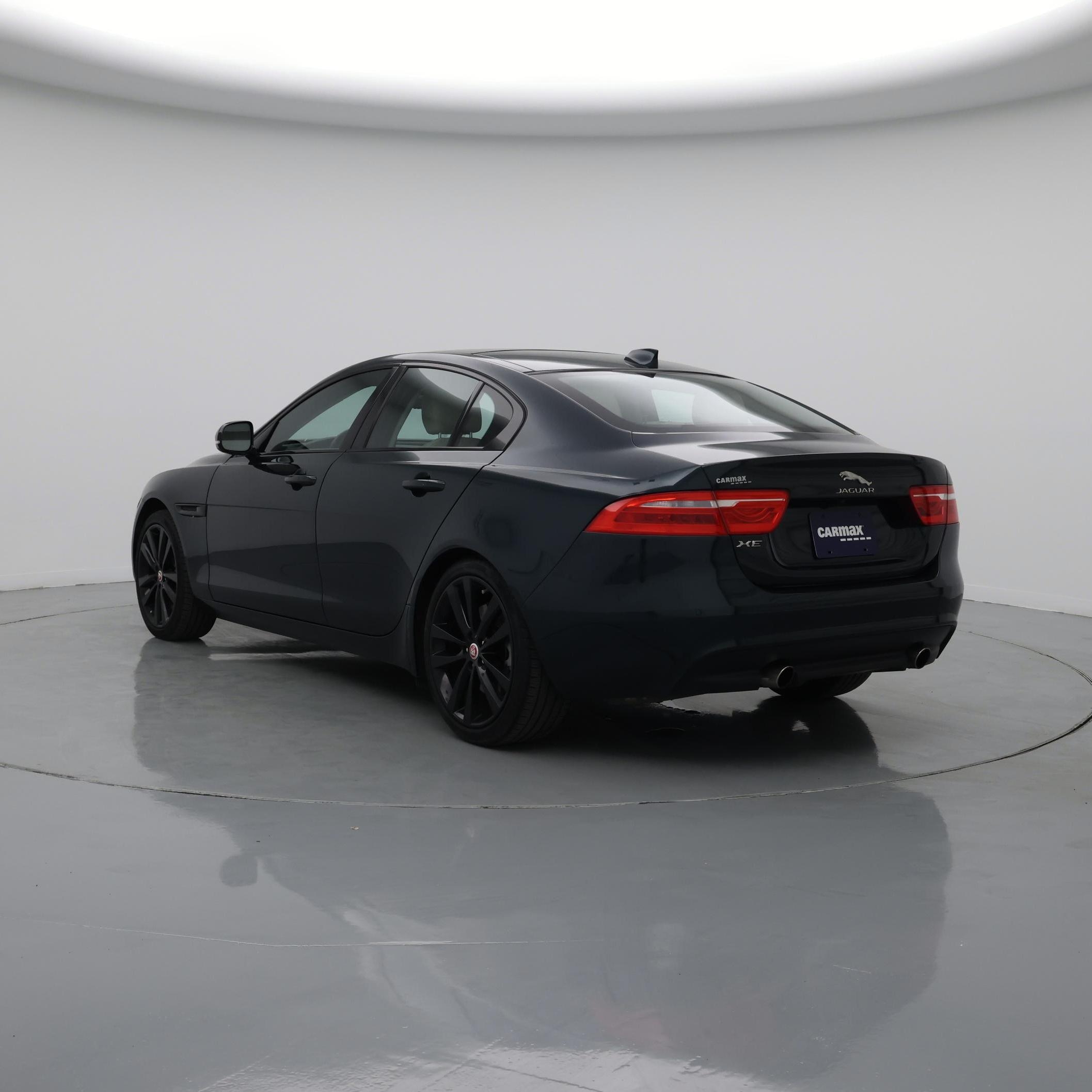 Thumbnail: 2017 Jaguar XE - 2
