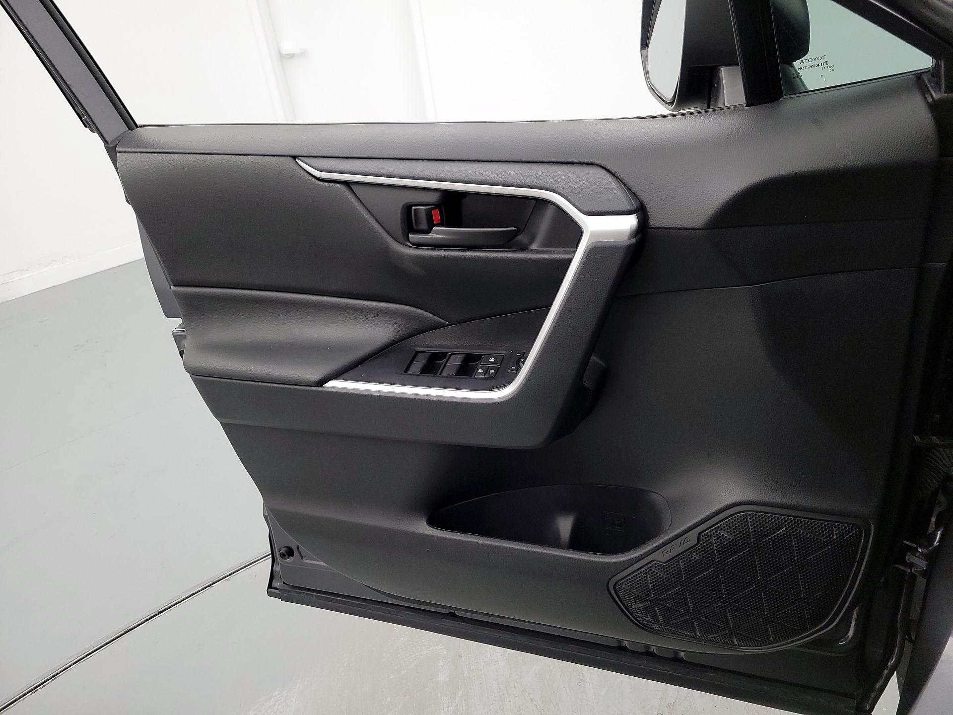 Thumbnail: 2021 Toyota RAV4 - 12