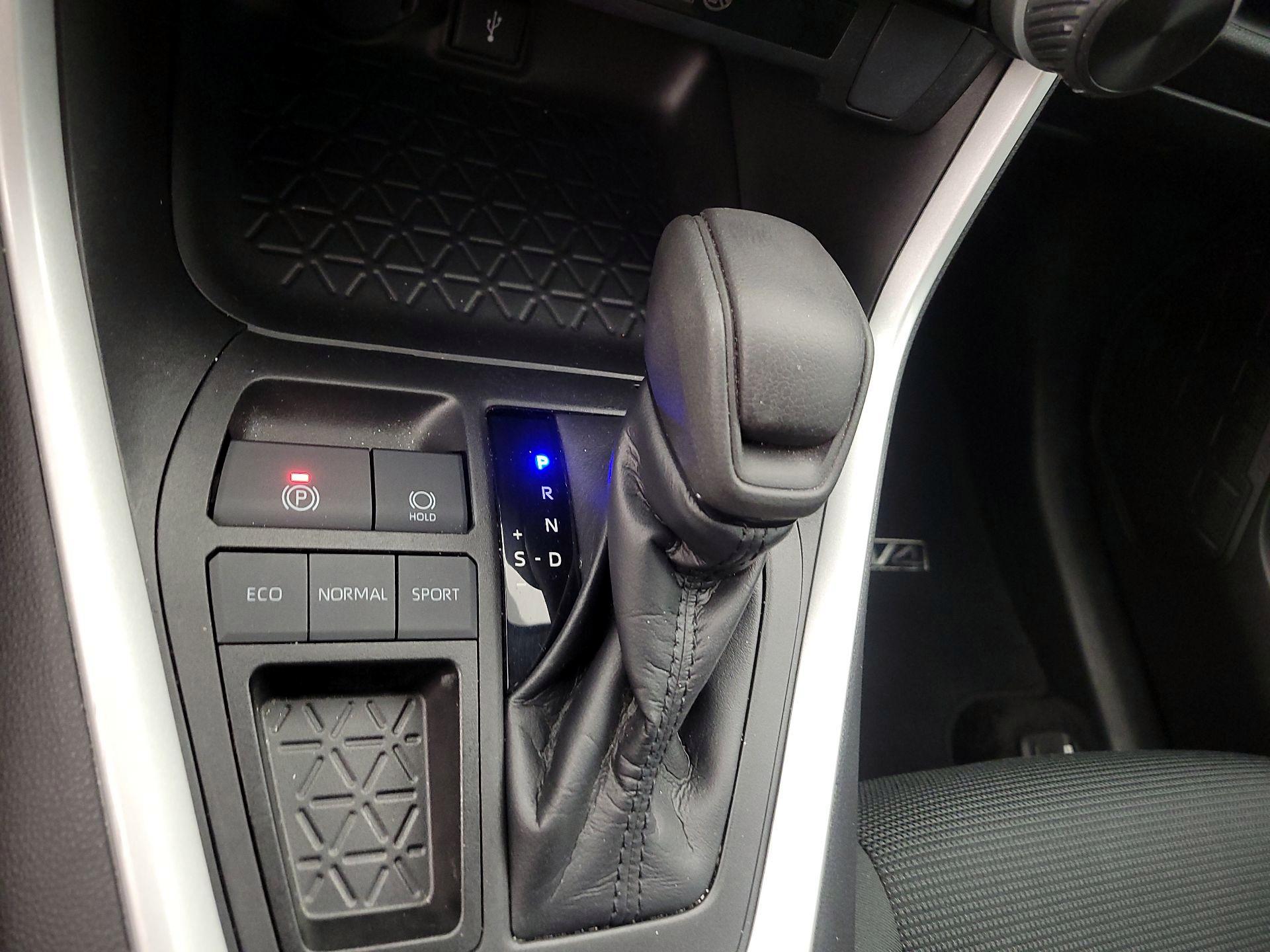 Thumbnail: 2021 Toyota RAV4 - 17