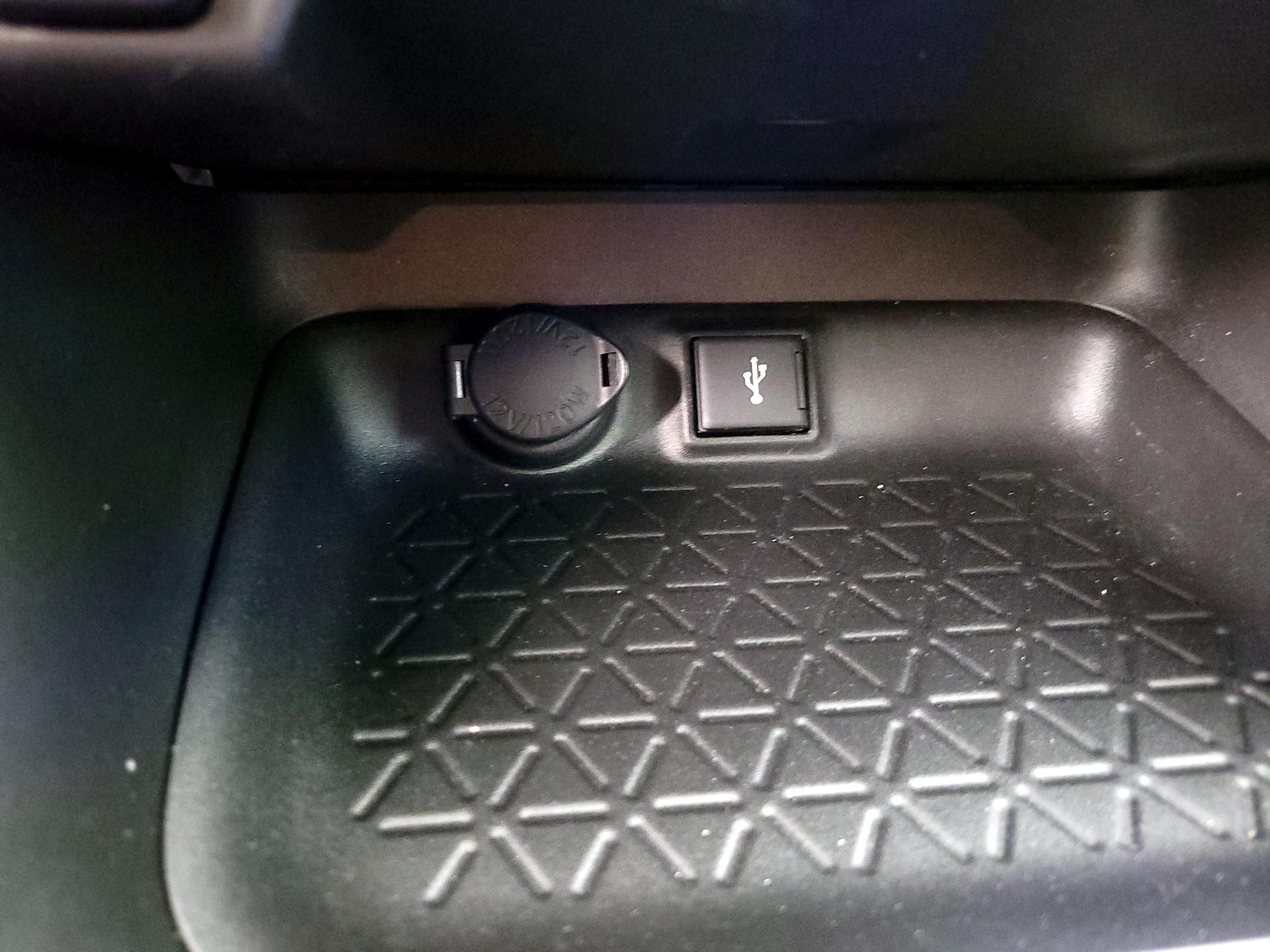 Thumbnail: 2021 Toyota RAV4 - 18