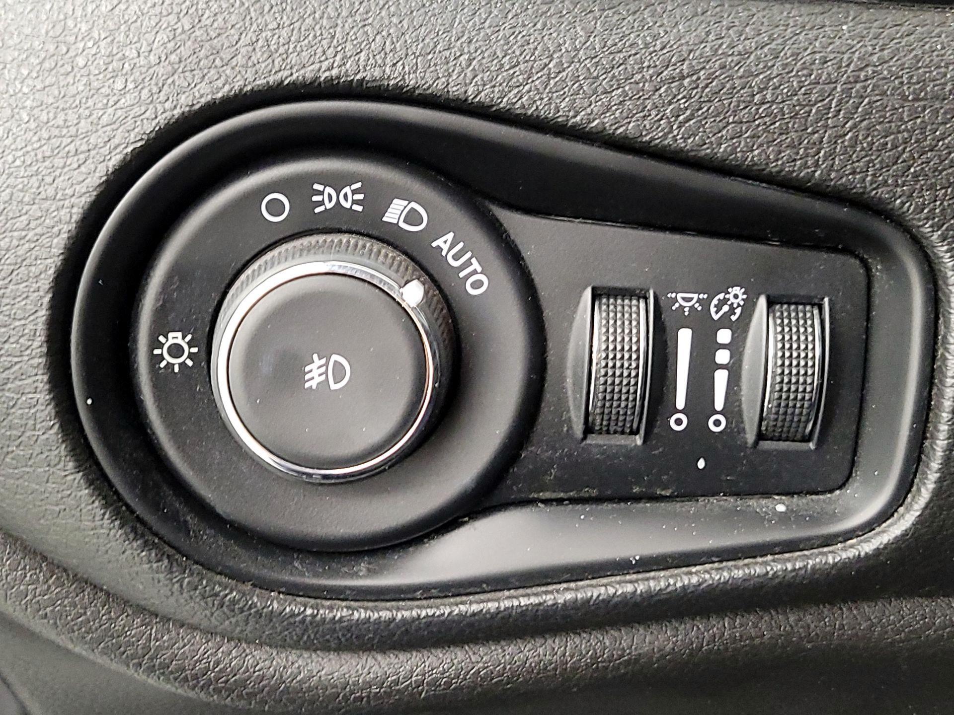 Thumbnail: 2017 Jeep Renegade - 13