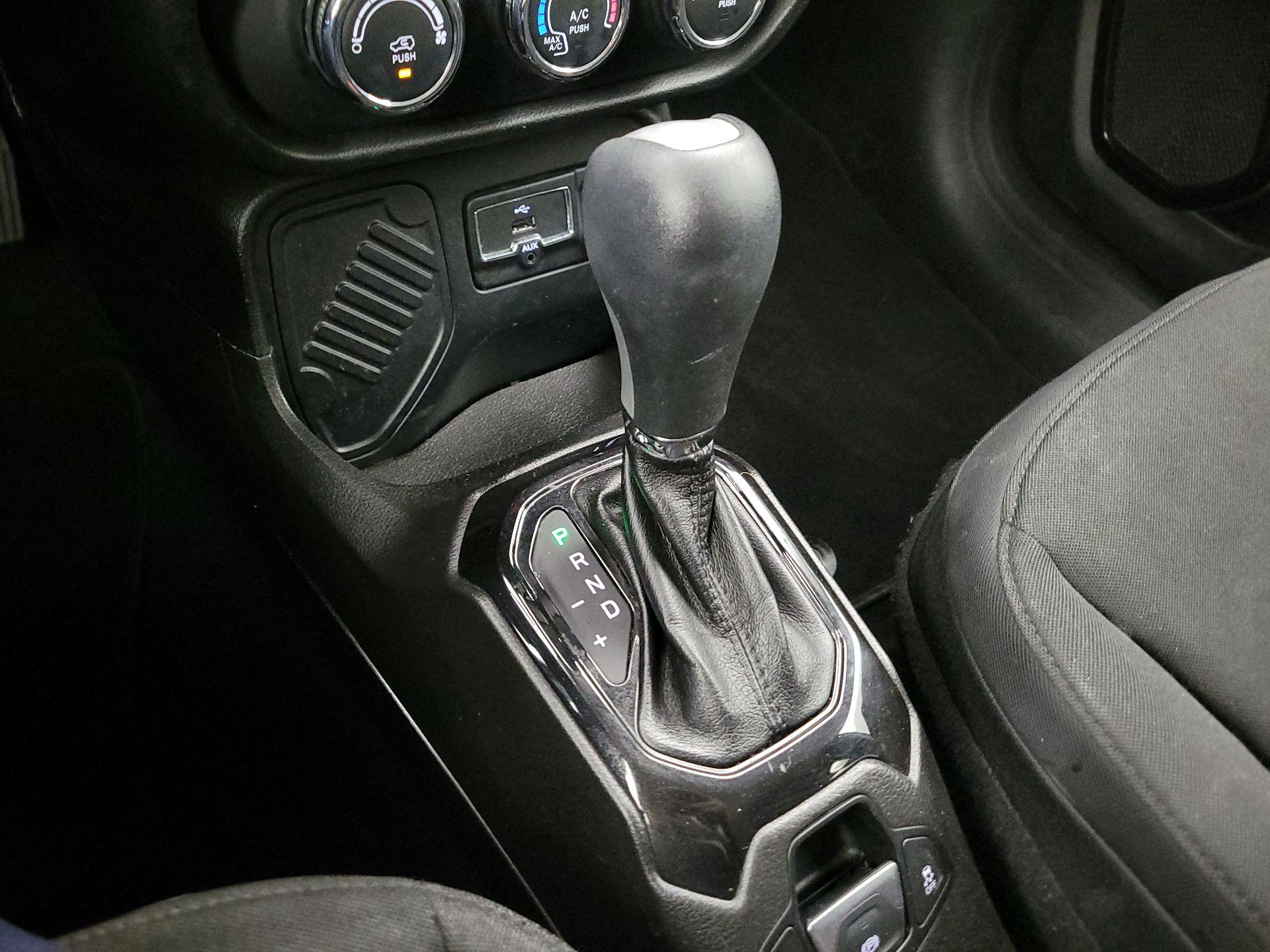 Thumbnail: 2017 Jeep Renegade - 17