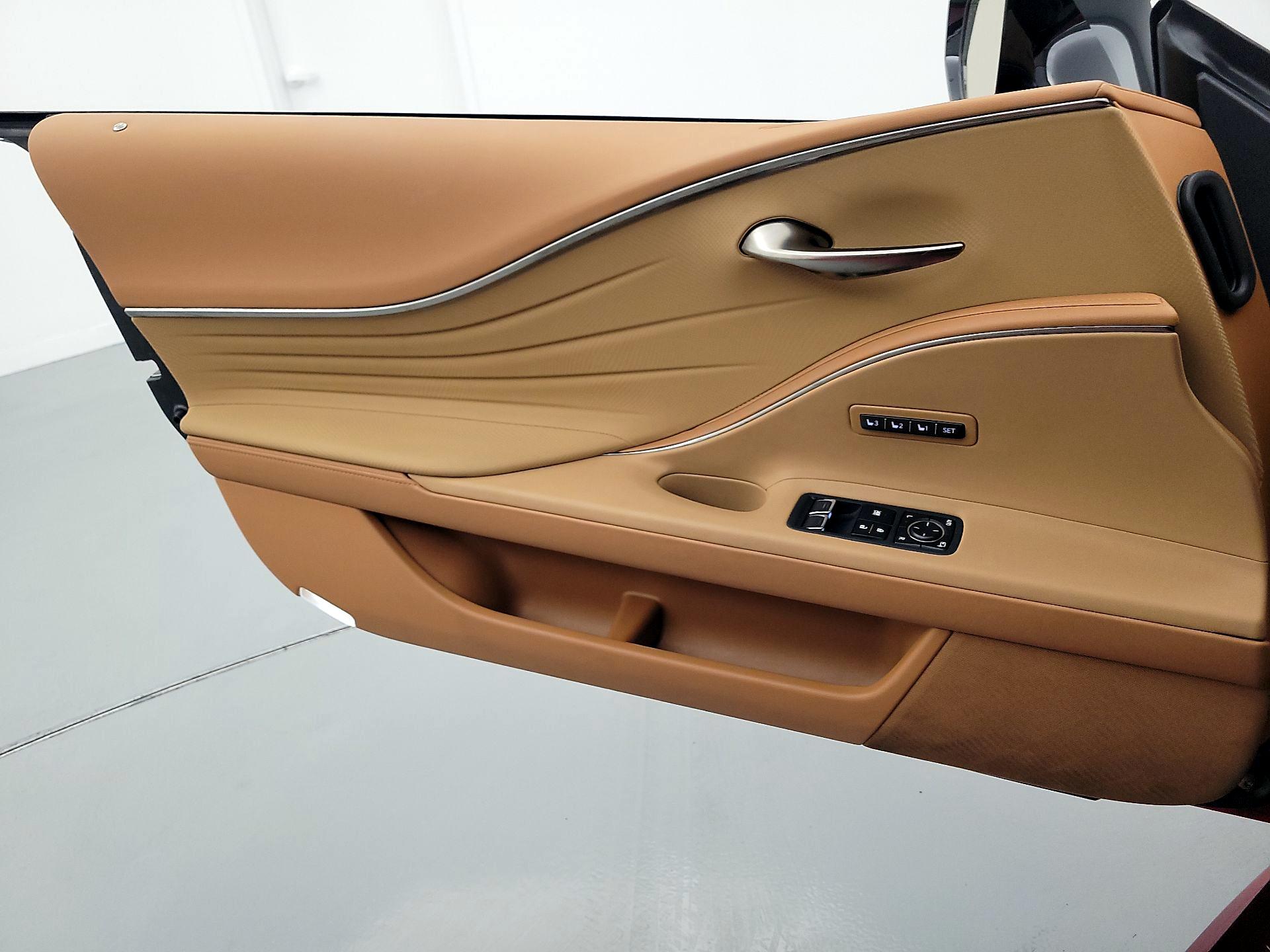 Thumbnail: 2023 Lexus LC - 12