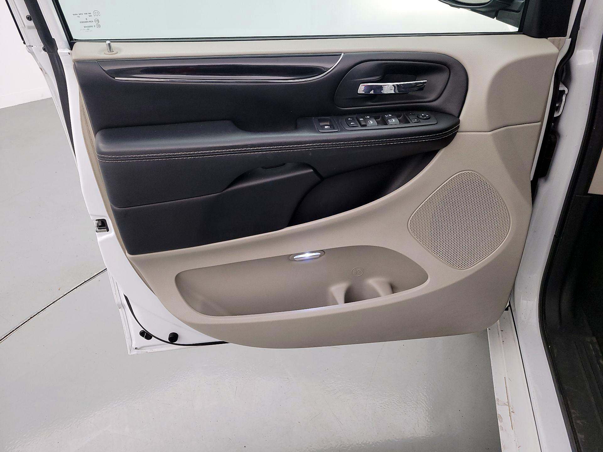 Thumbnail: 2019 Dodge Grand Caravan - 12