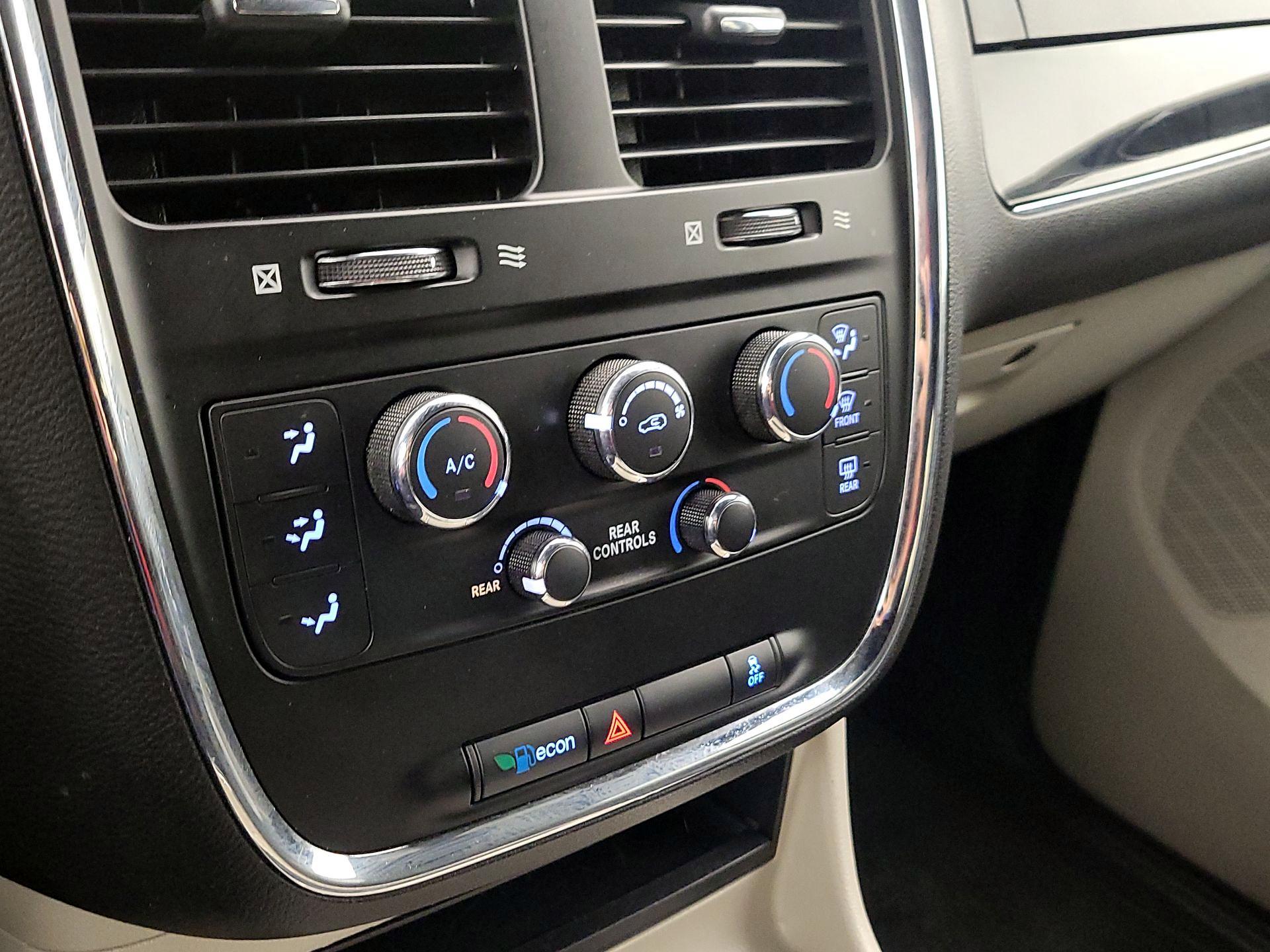 Thumbnail: 2019 Dodge Grand Caravan - 16