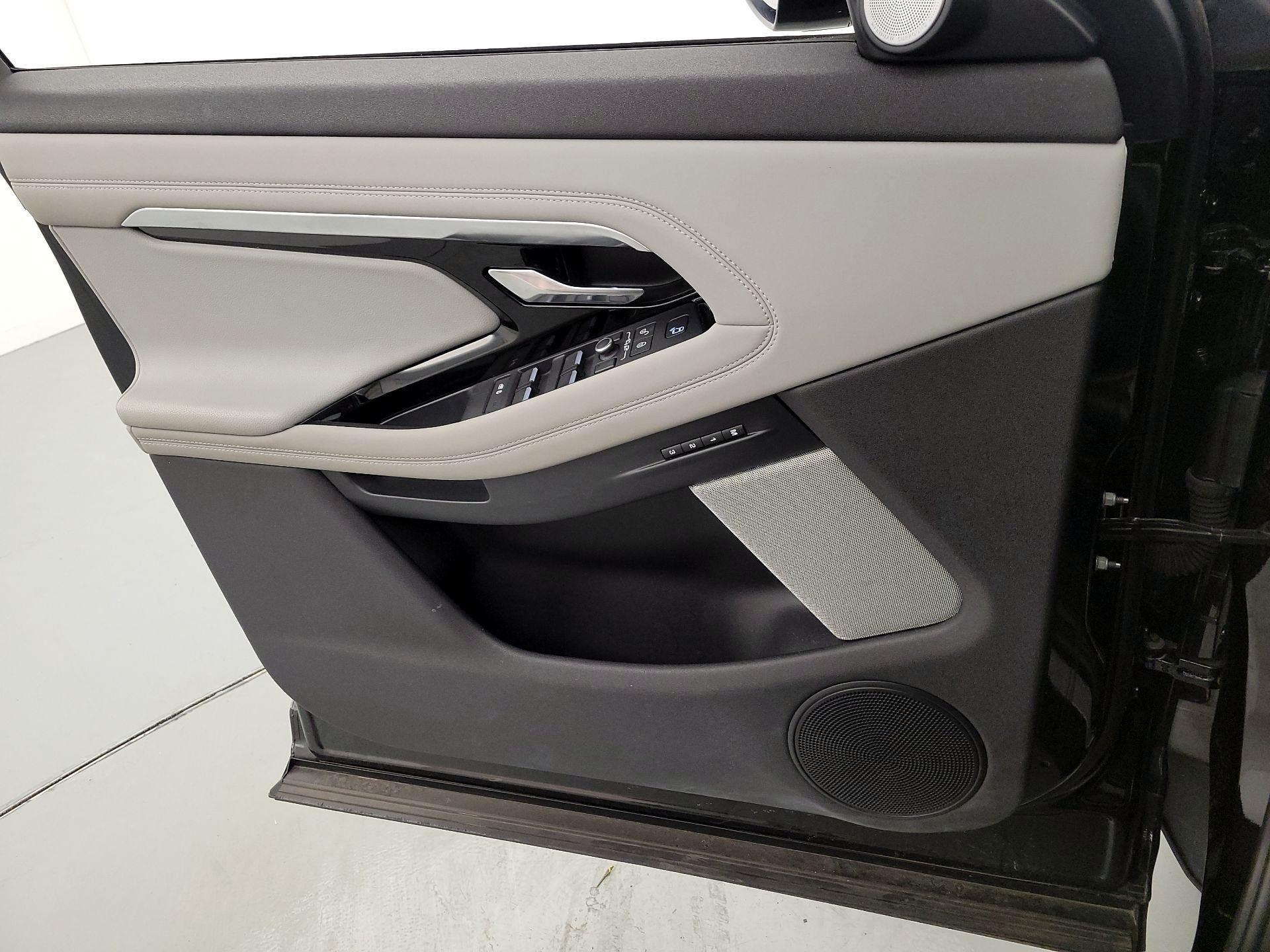 Thumbnail: 2020 Land Rover Range Rover Evoque - 12