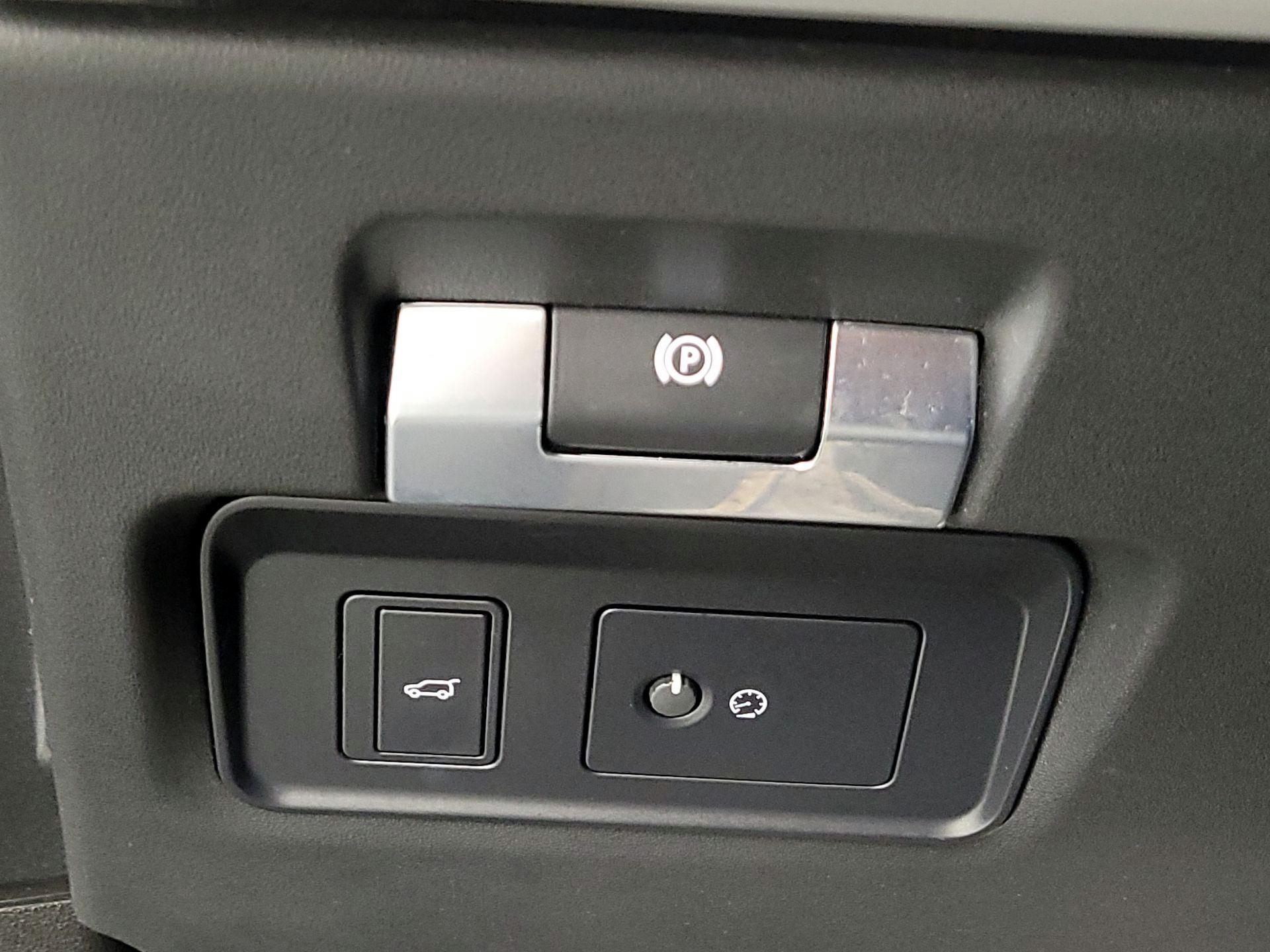 Thumbnail: 2020 Land Rover Range Rover Evoque - 13