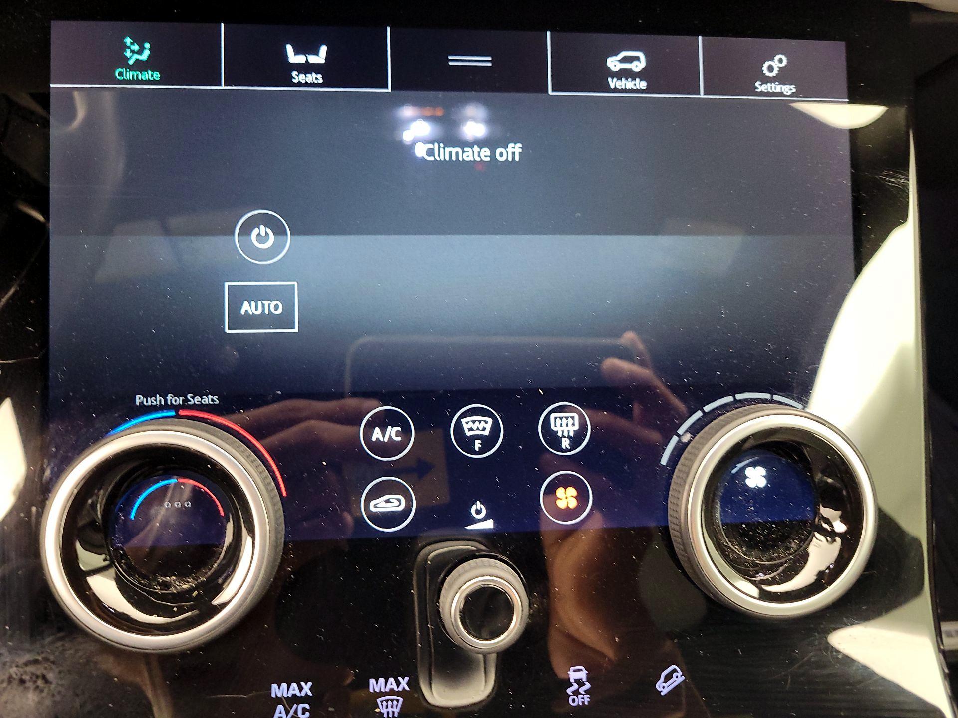 Thumbnail: 2020 Land Rover Range Rover Evoque - 16