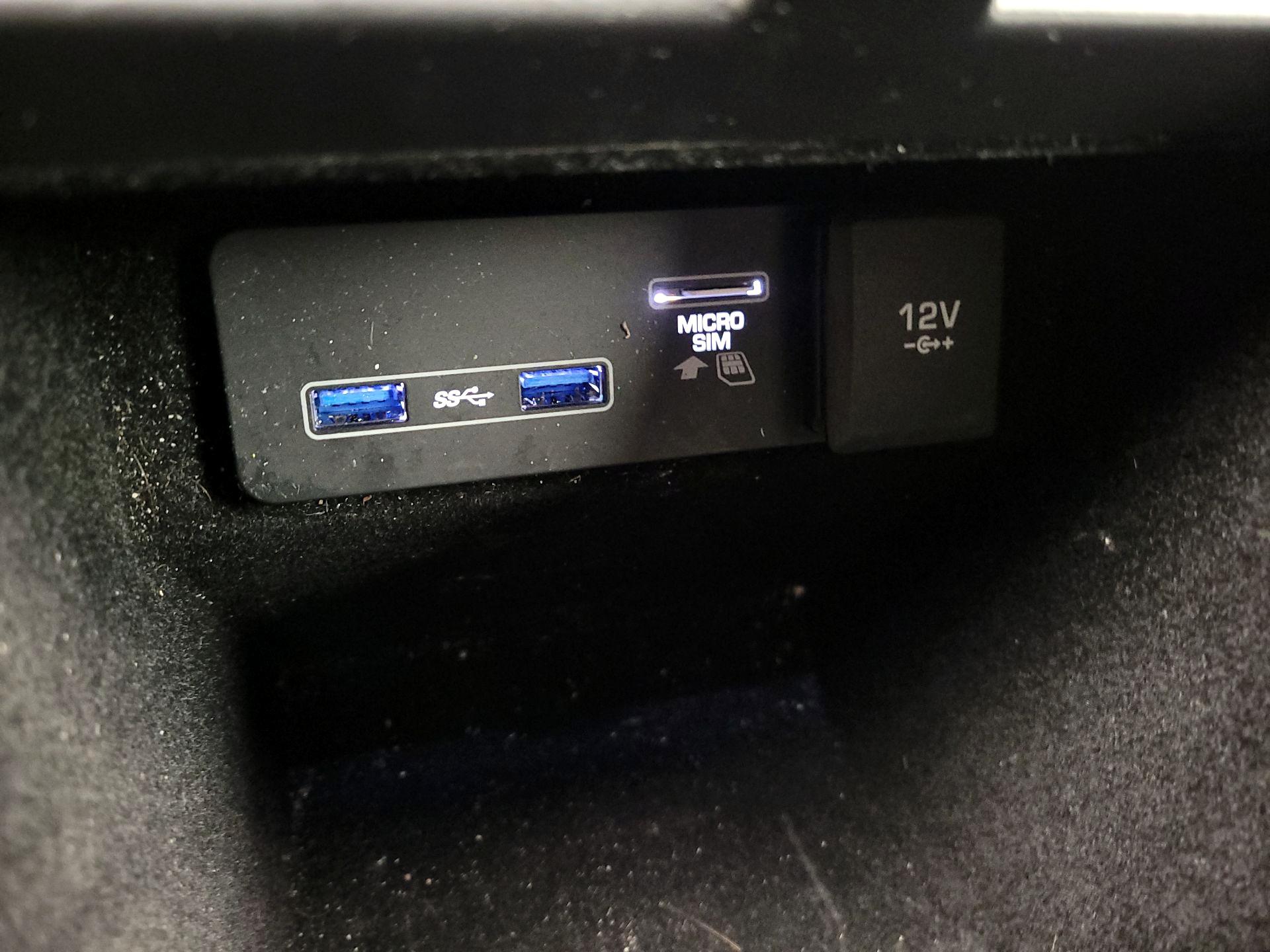 Thumbnail: 2020 Land Rover Range Rover Evoque - 18