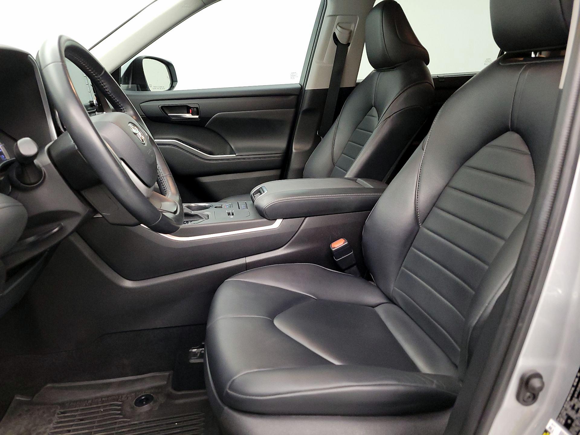 Thumbnail: 2022 Toyota Highlander - 11