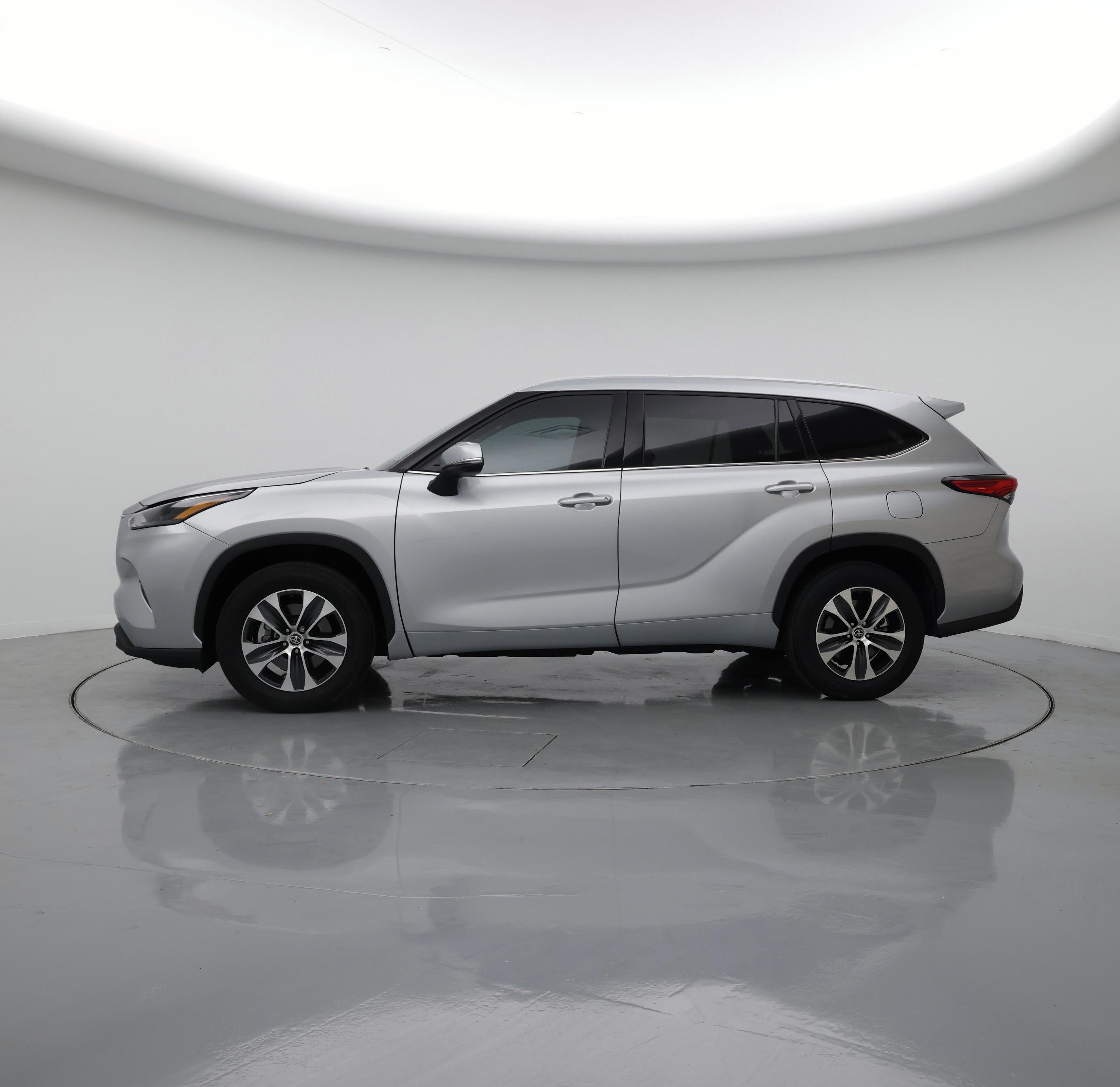 Thumbnail: 2022 Toyota Highlander - 3