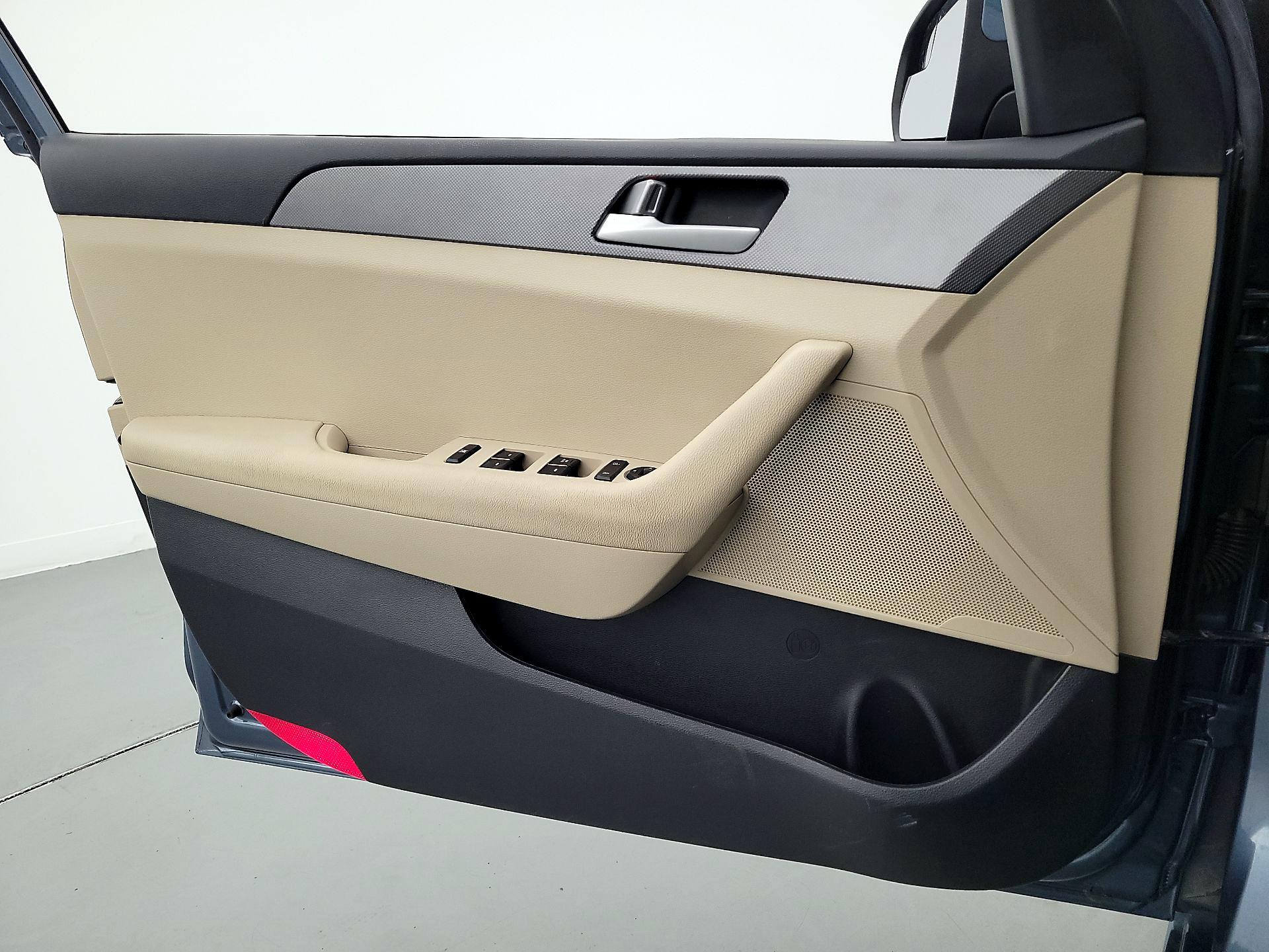 Thumbnail: 2016 Hyundai Sonata - 12