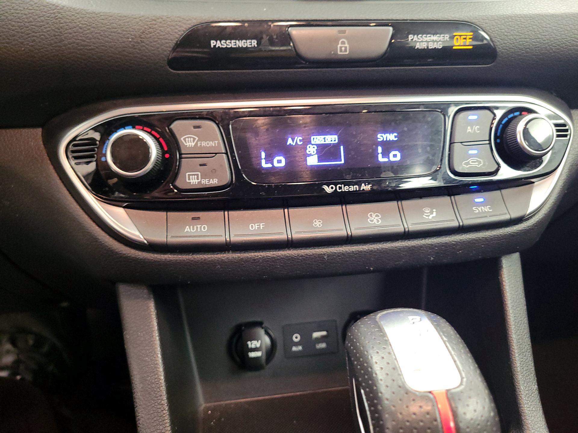 Thumbnail: 2019 Hyundai Elantra - 16