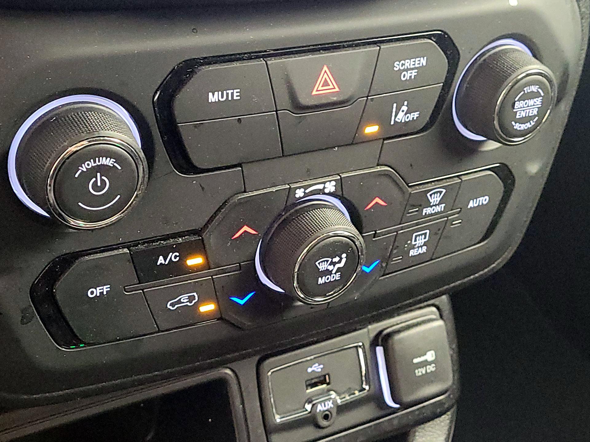 Thumbnail: 2021 Jeep Renegade - 16