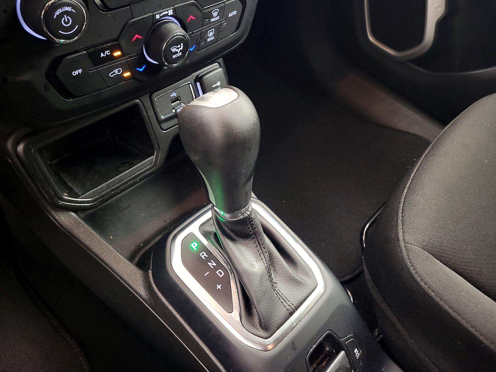 Thumbnail: 2021 Jeep Renegade - 17