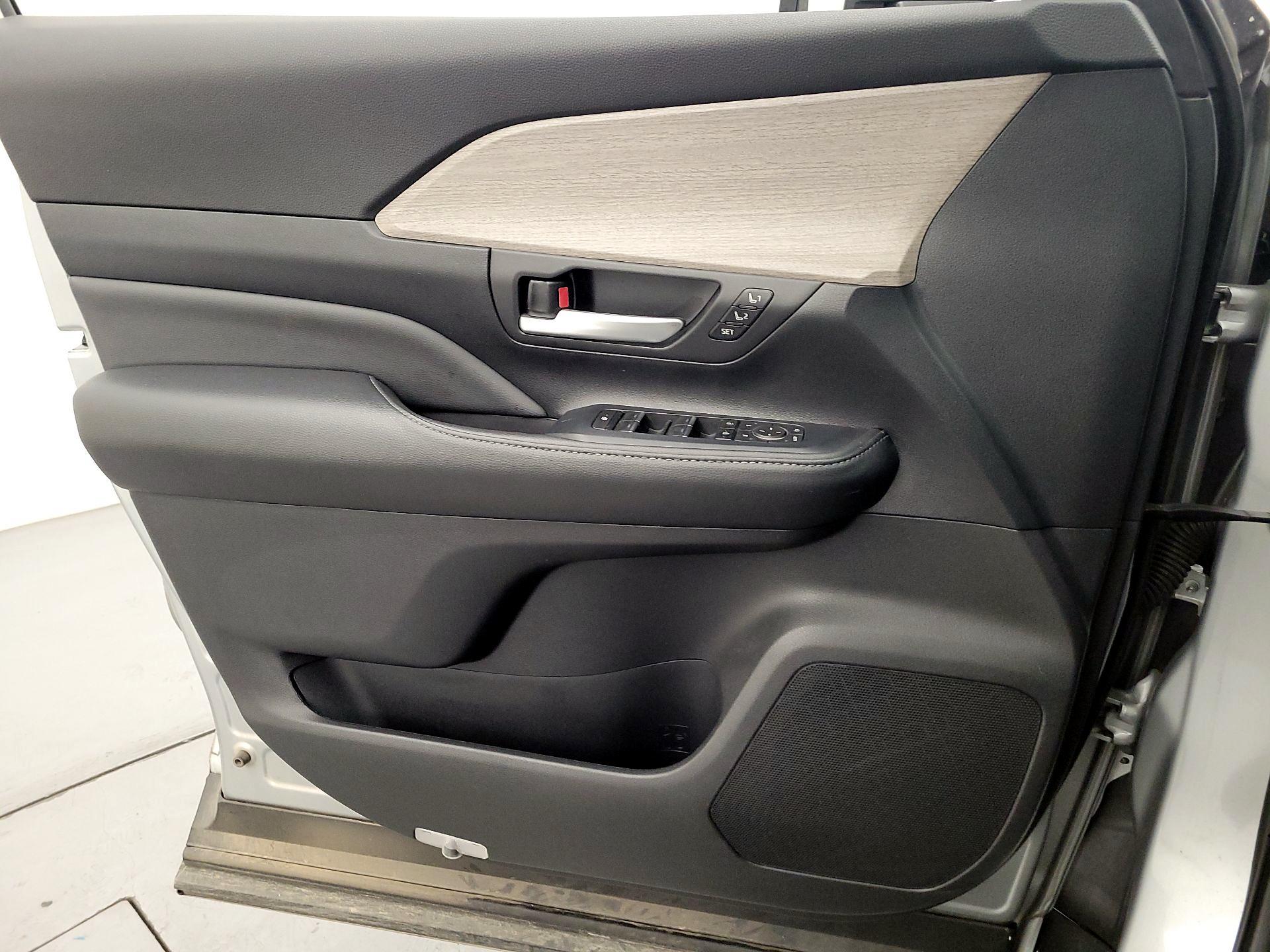 Thumbnail: 2024 Toyota Grand Highlander - 12