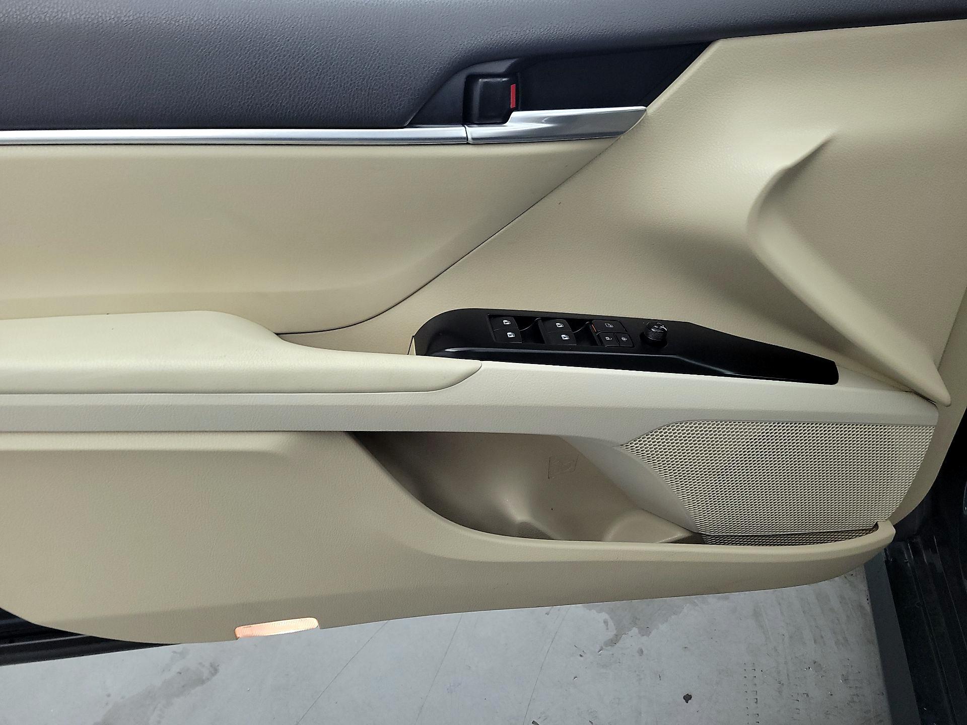 Thumbnail: 2019 Toyota Camry - 12