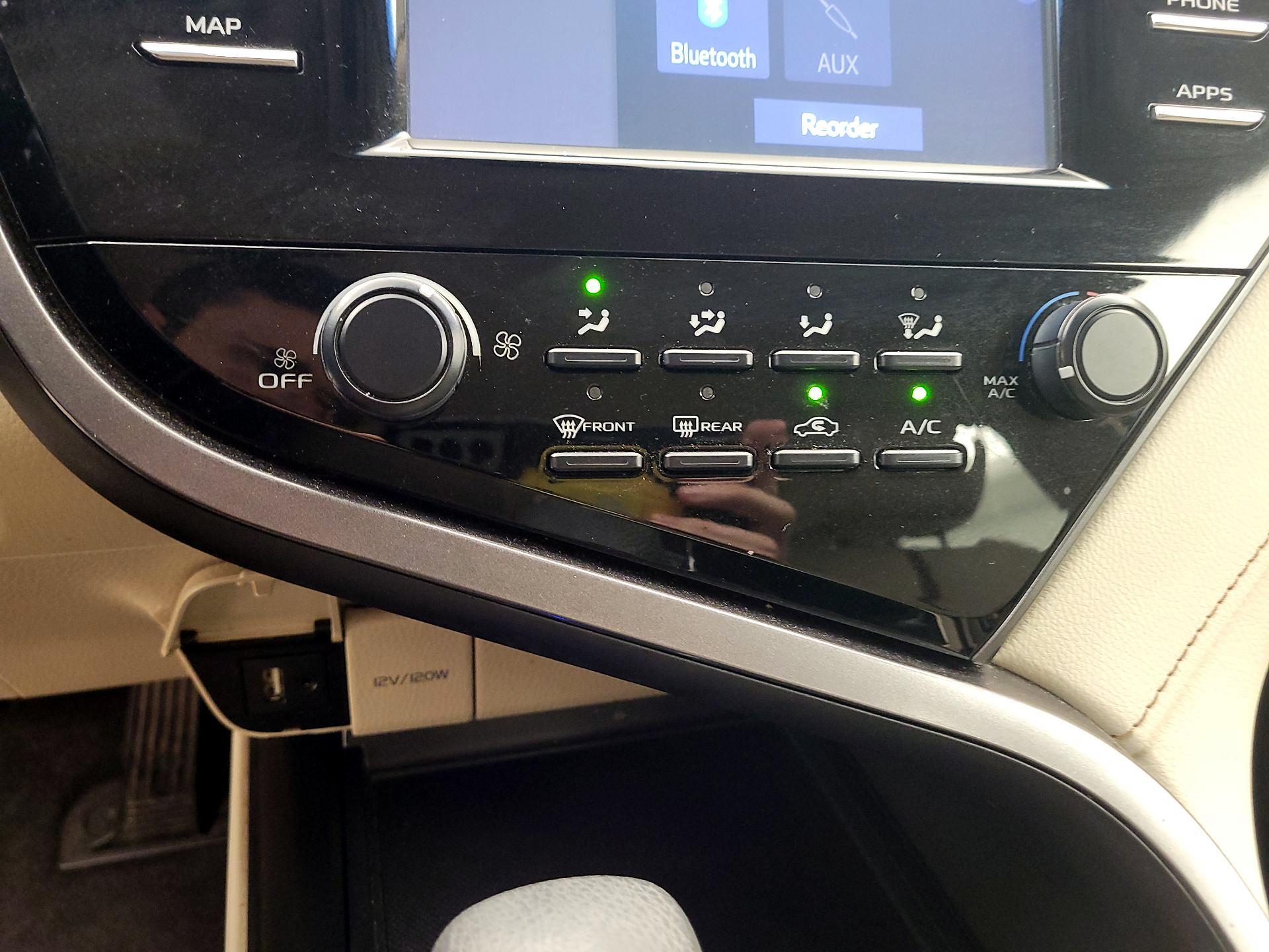 Thumbnail: 2019 Toyota Camry - 14