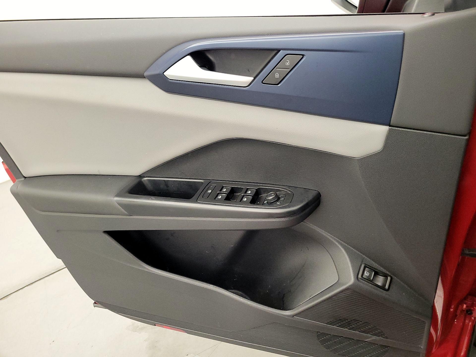 Thumbnail: 2022 Volkswagen Taos - 12