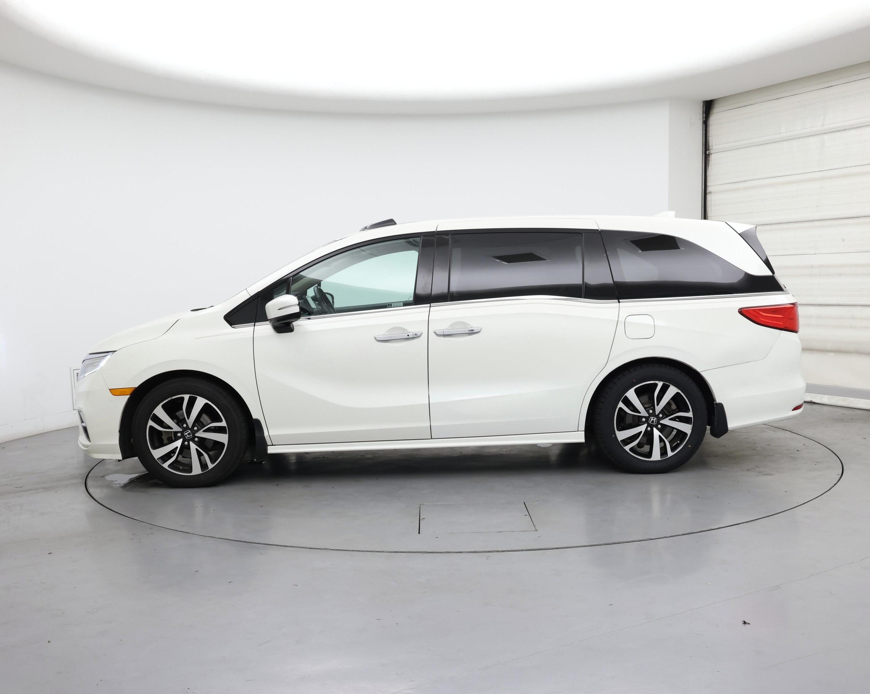 Thumbnail: 2019 Honda Odyssey - 3