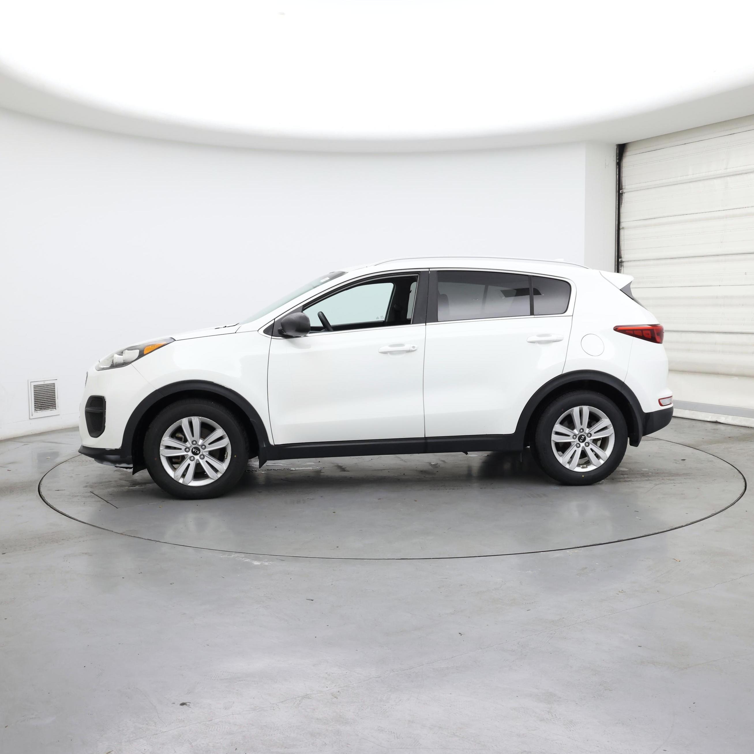 Thumbnail: 2017 Kia Sportage - 3