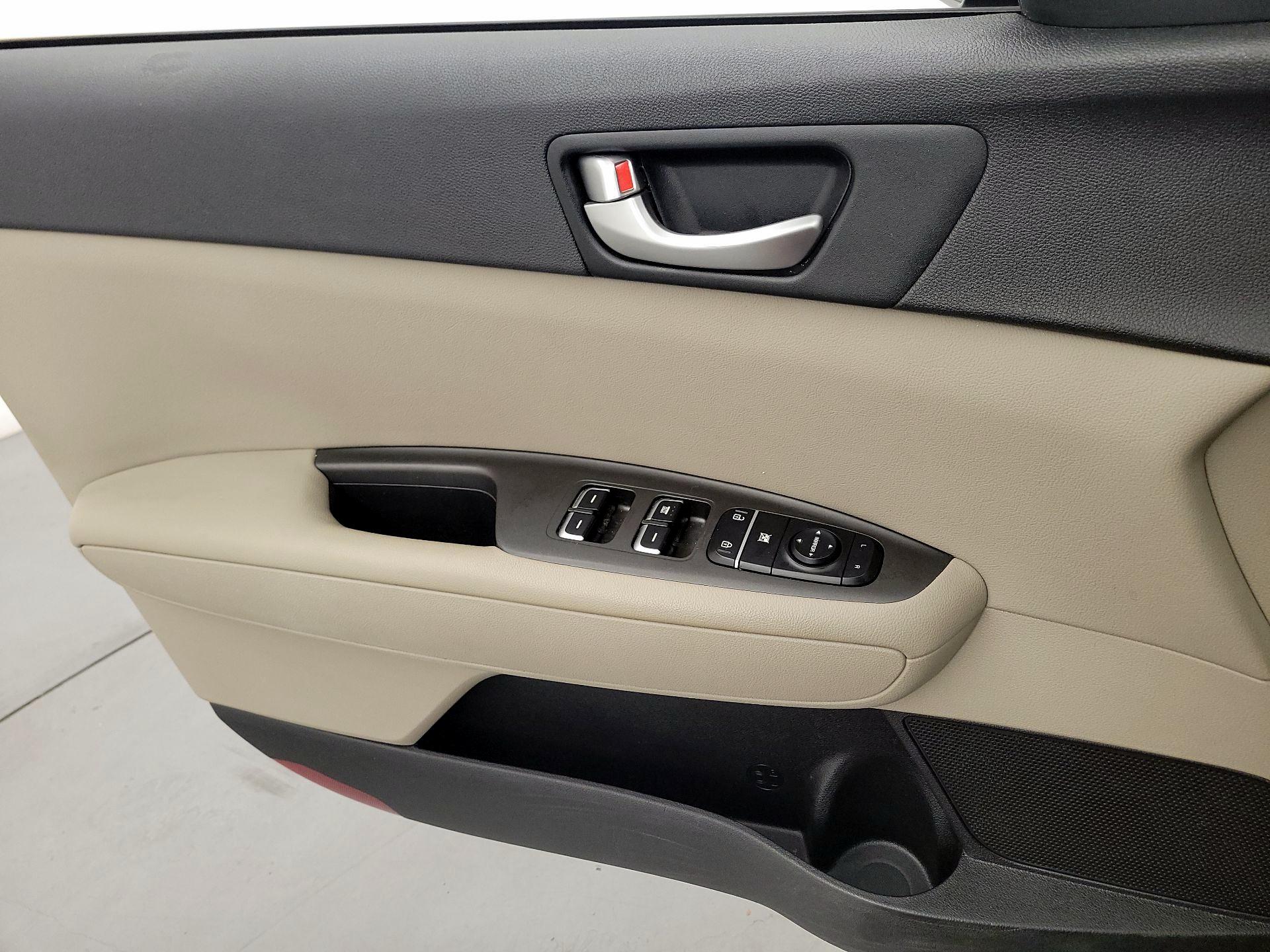 Thumbnail: 2016 Kia Optima - 12