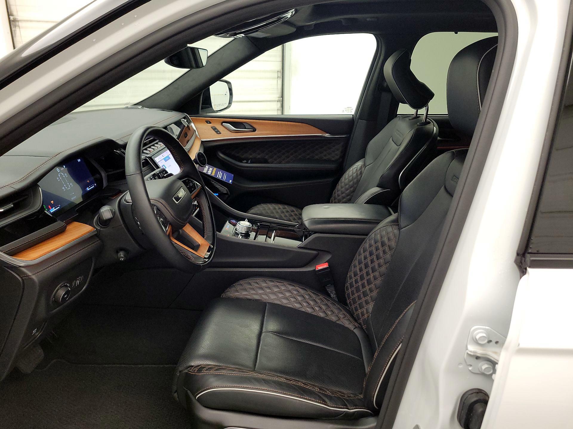 Thumbnail: 2022 Jeep Grand Cherokee - 11
