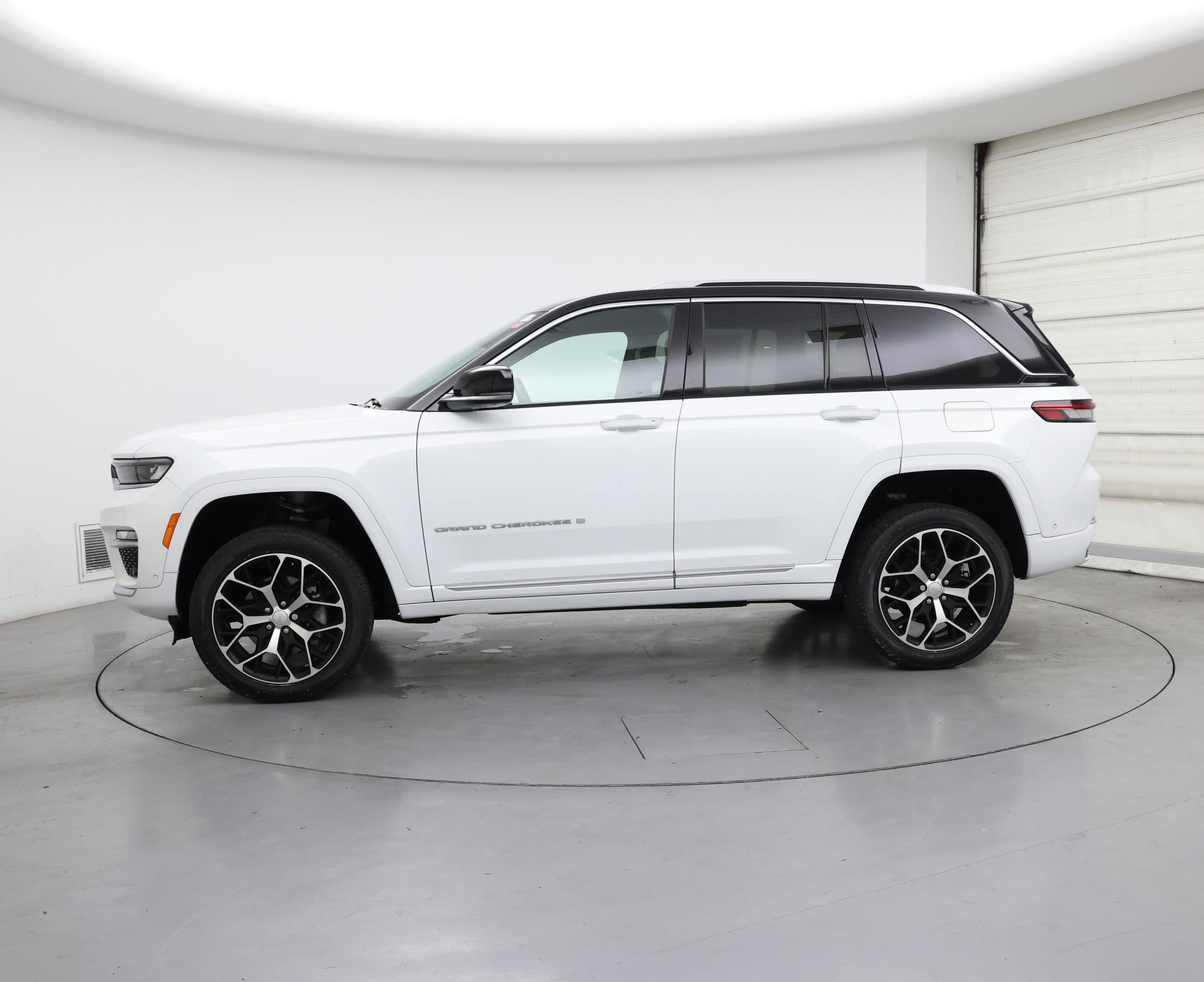 Thumbnail: 2022 Jeep Grand Cherokee - 3