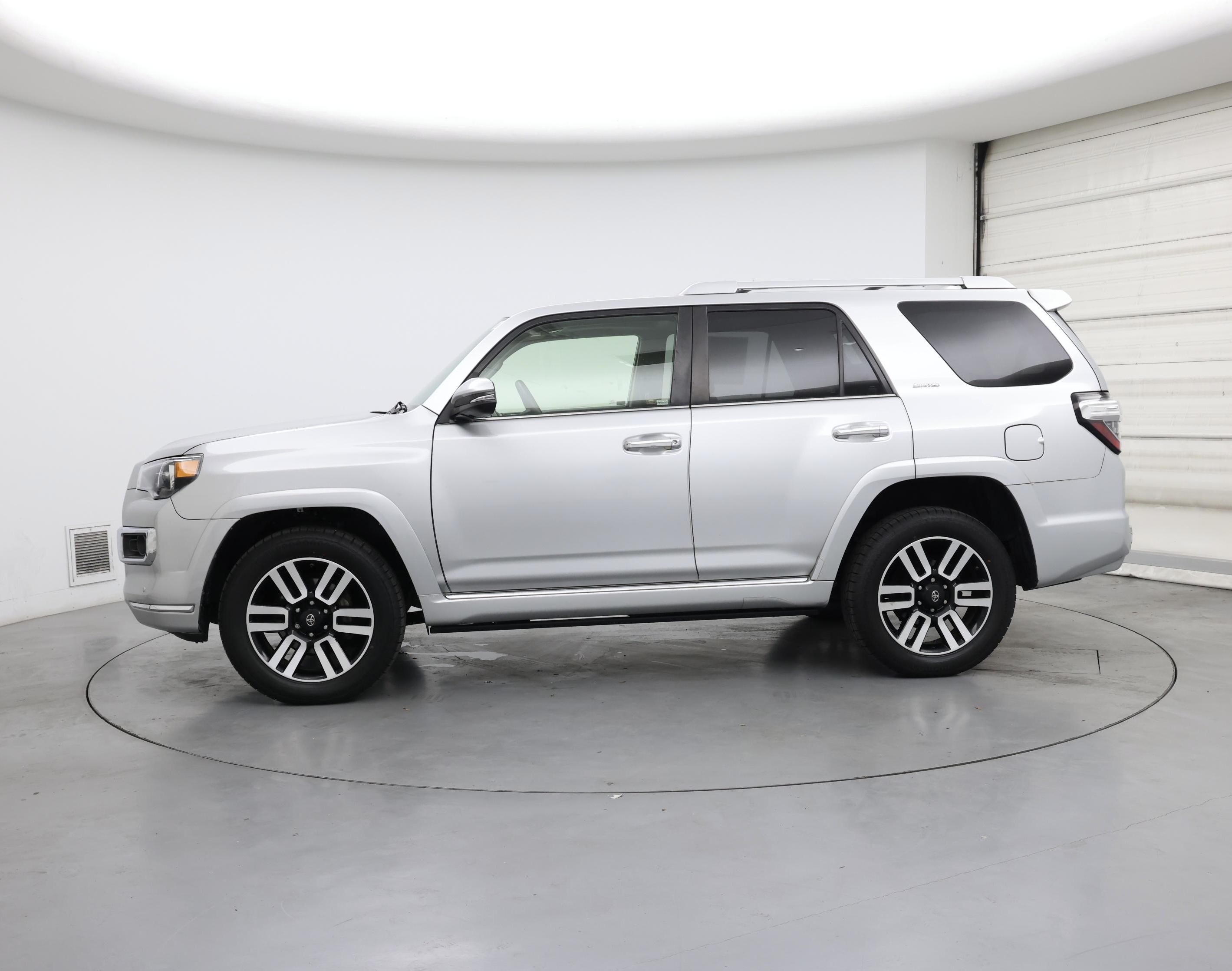 Thumbnail: 2018 Toyota 4Runner - 3