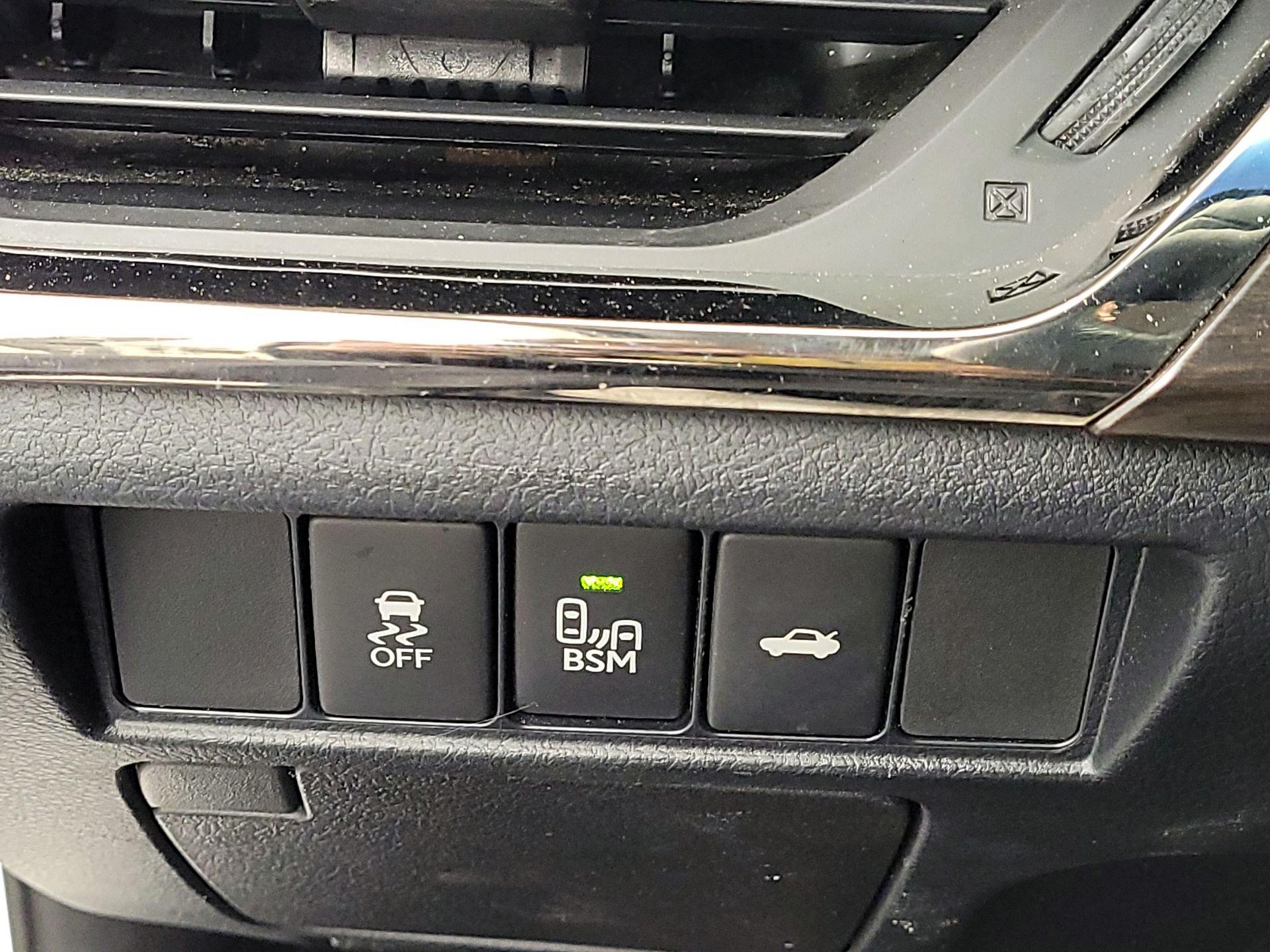 Thumbnail: 2016 Toyota Avalon - 13