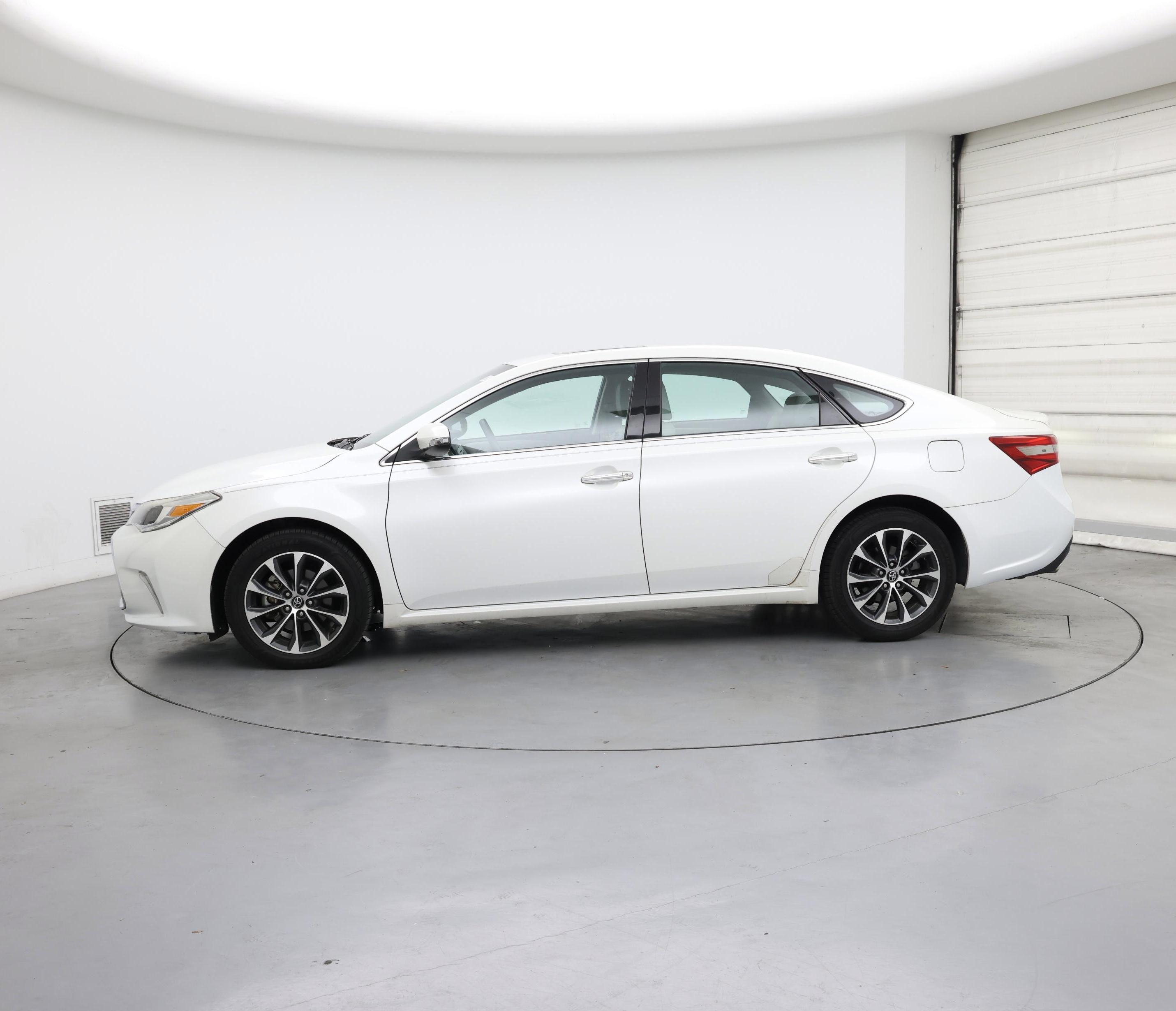 Thumbnail: 2016 Toyota Avalon - 3