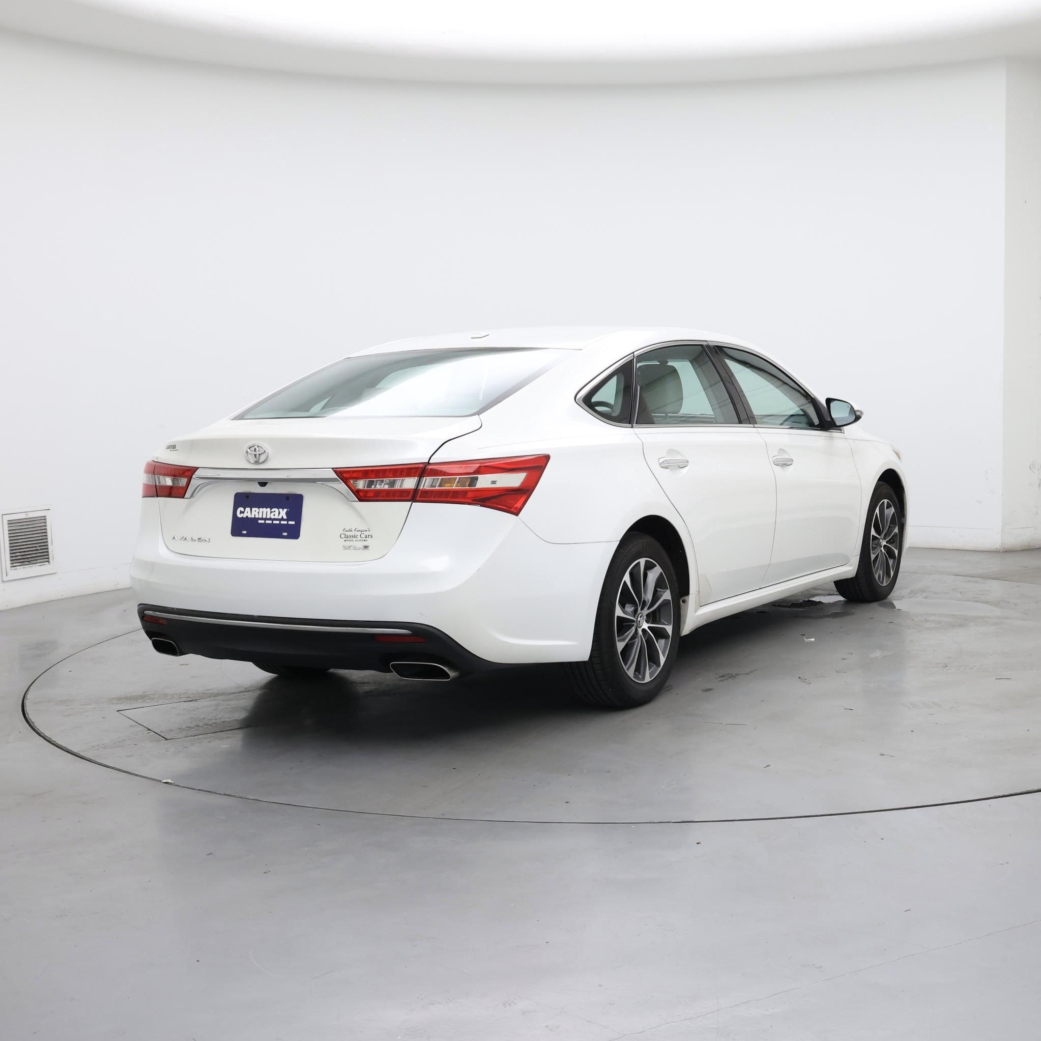 Thumbnail: 2016 Toyota Avalon - 8