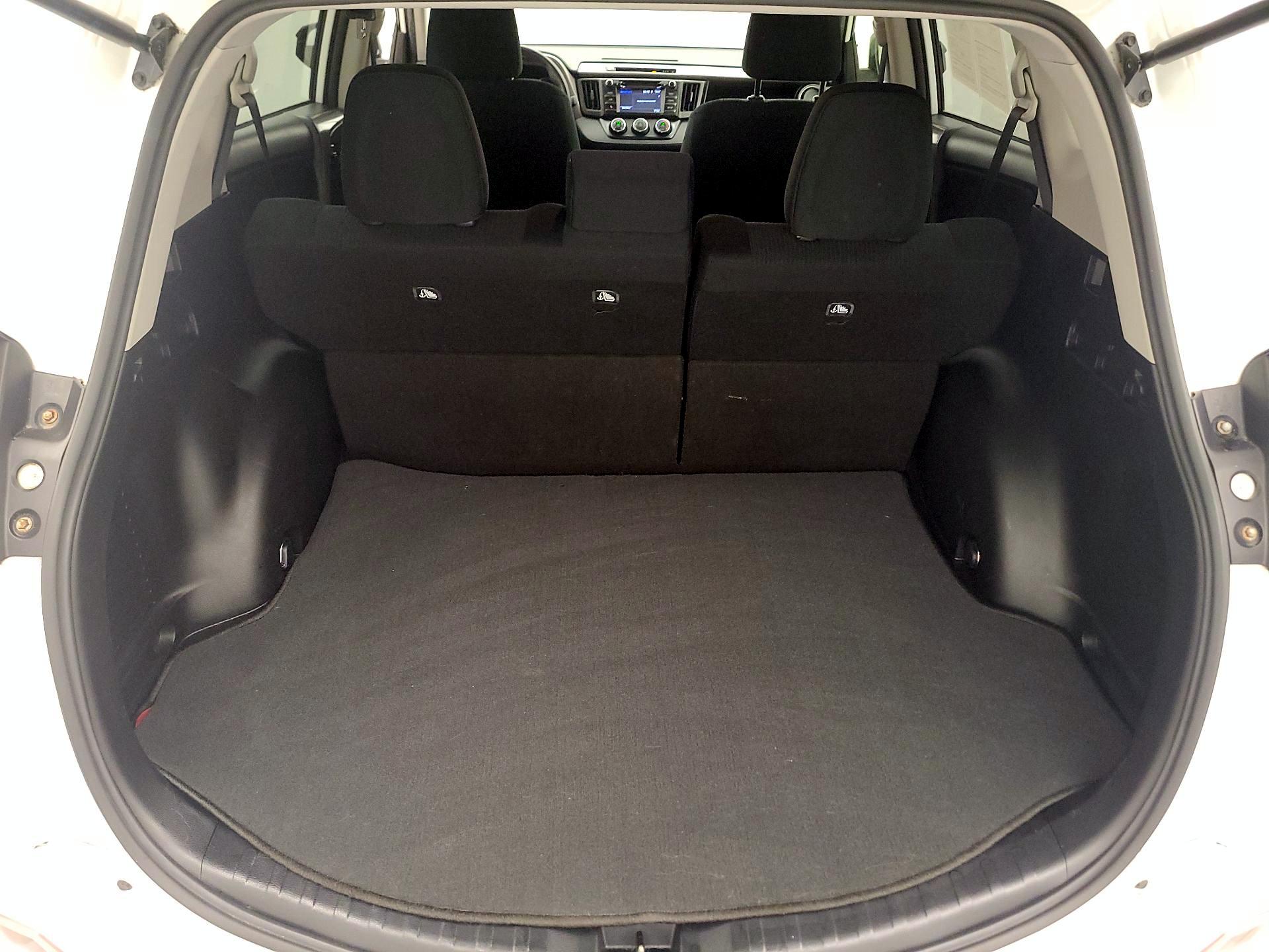 Thumbnail: 2017 Toyota RAV4 - 20