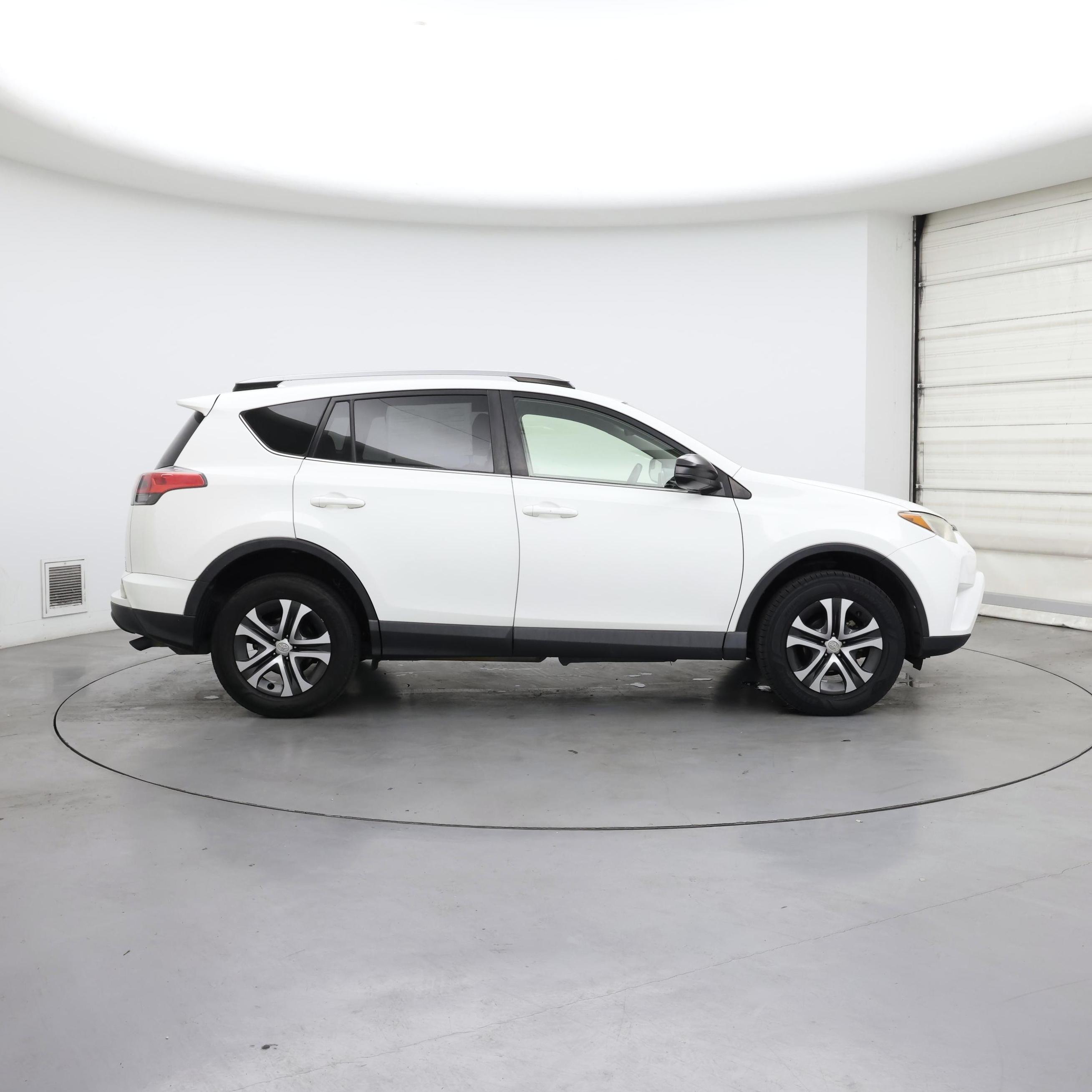 Thumbnail: 2017 Toyota RAV4 - 7