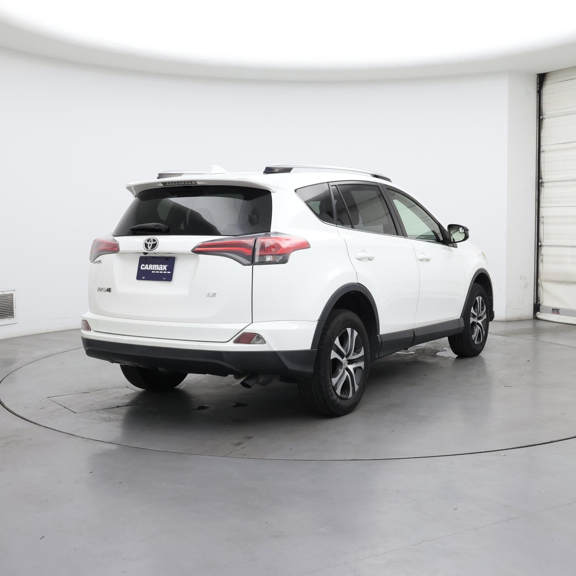 Thumbnail: 2017 Toyota RAV4 - 8