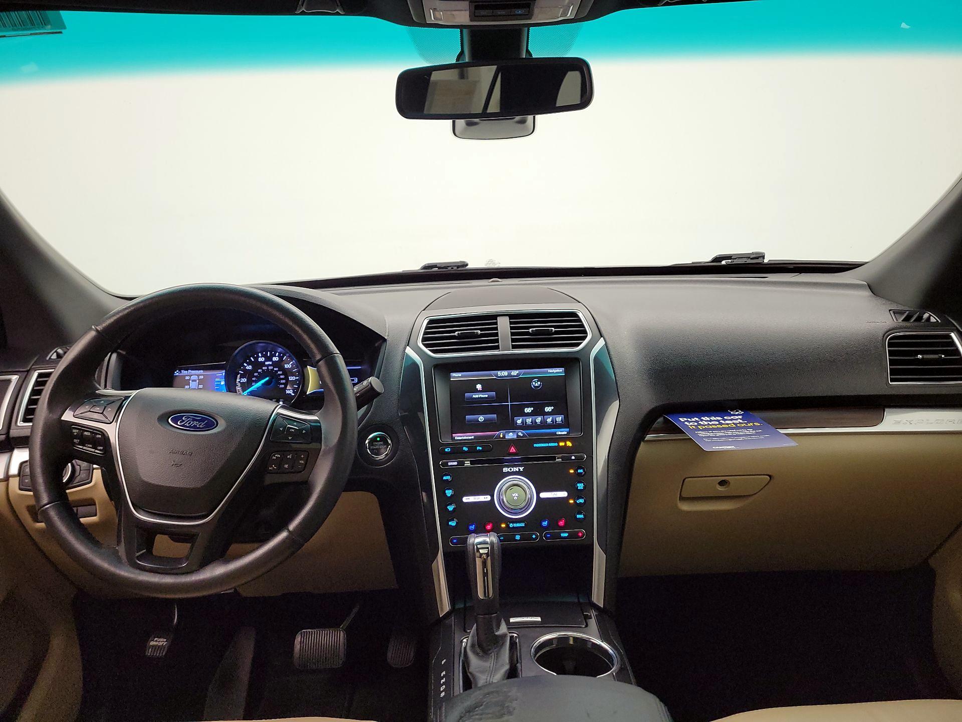 Thumbnail: 2016 Ford Explorer - 9