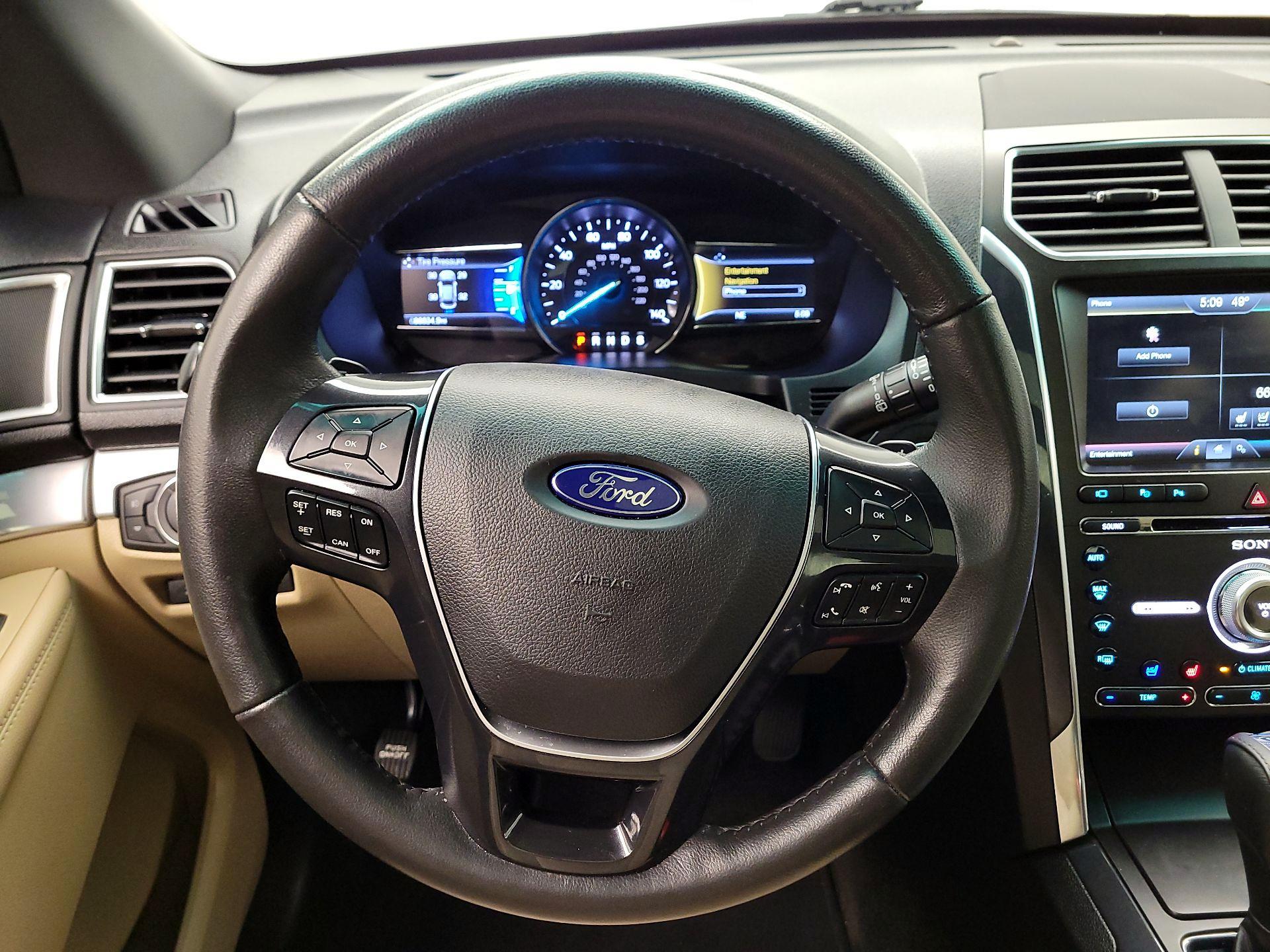 Thumbnail: 2016 Ford Explorer - 10