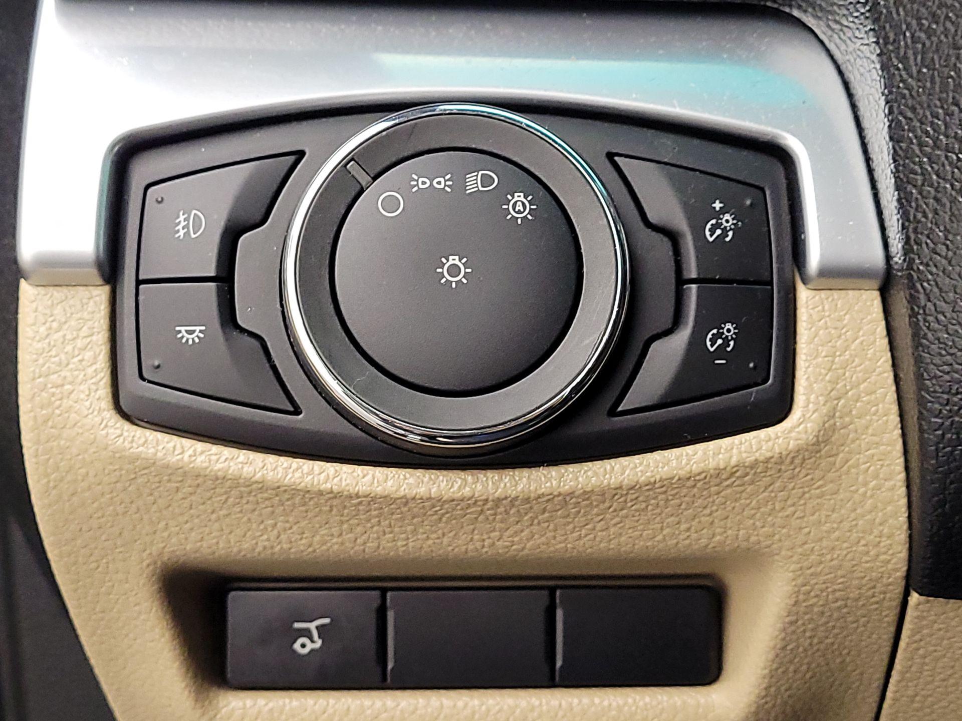 Thumbnail: 2016 Ford Explorer - 13