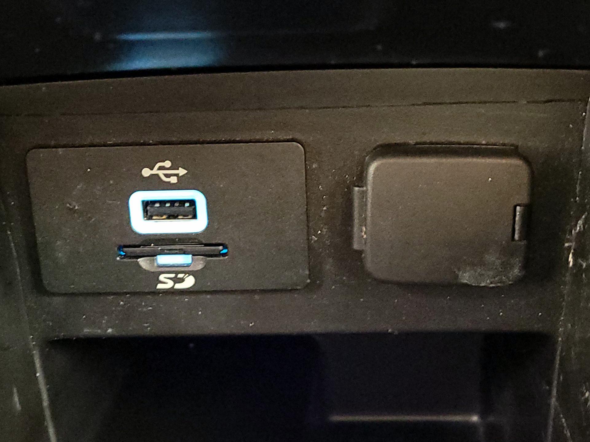 Thumbnail: 2016 Ford Explorer - 18