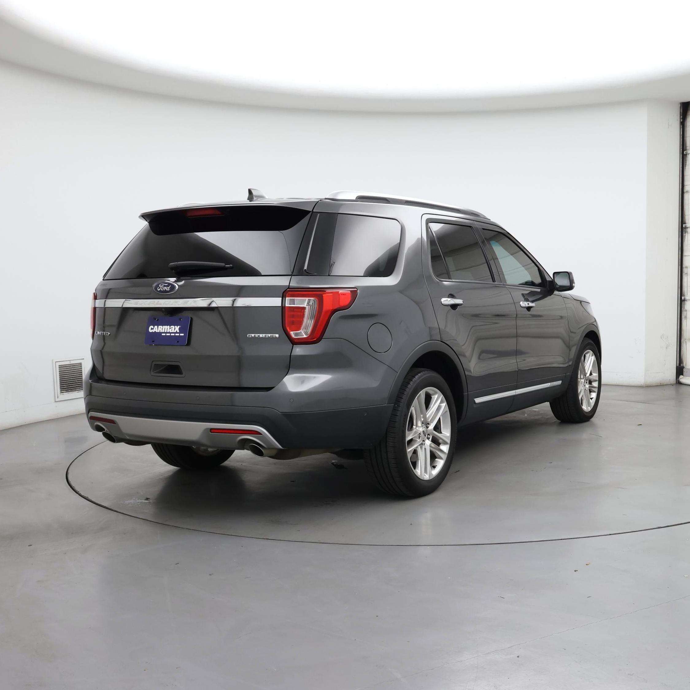 Thumbnail: 2016 Ford Explorer - 8