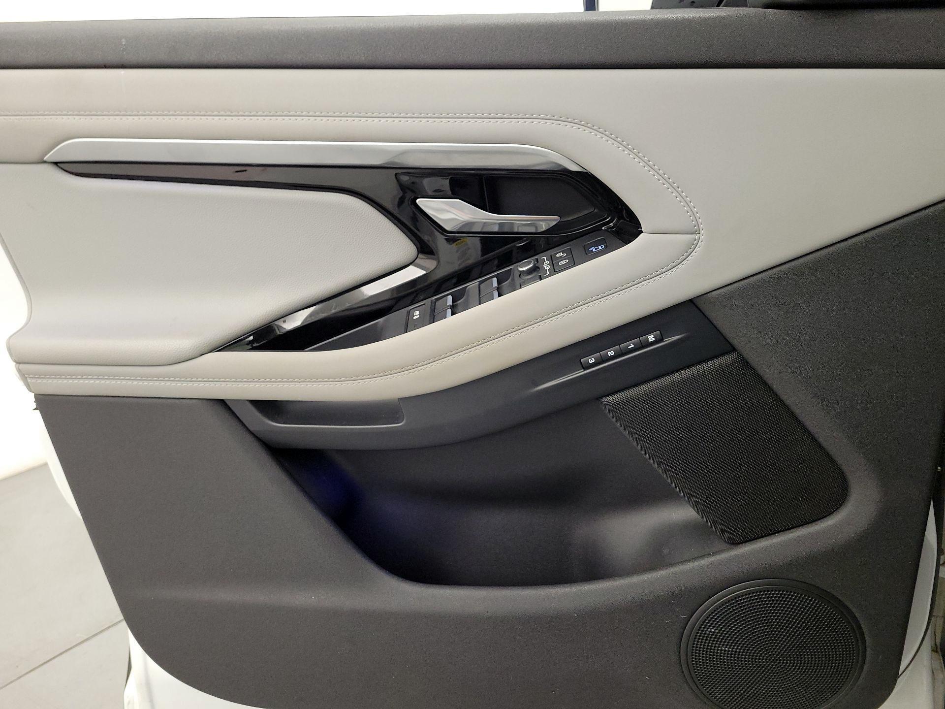 Thumbnail: 2020 Land Rover Range Rover Evoque - 12