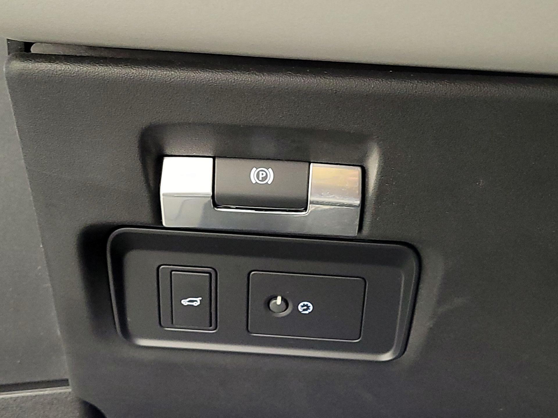 Thumbnail: 2020 Land Rover Range Rover Evoque - 13