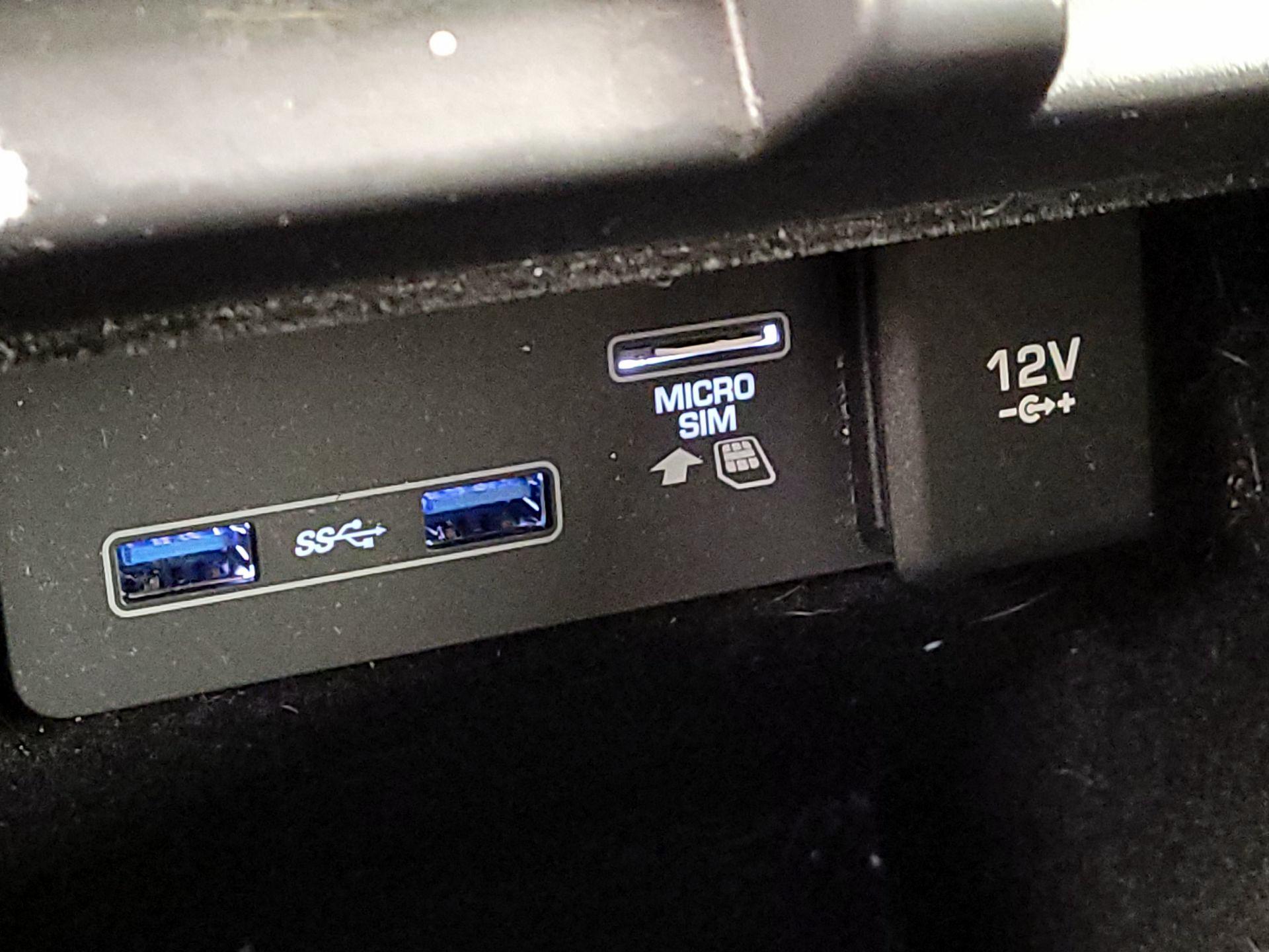 Thumbnail: 2020 Land Rover Range Rover Evoque - 18