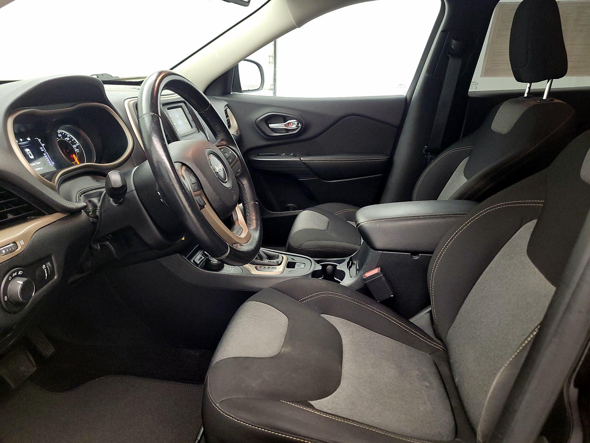 Thumbnail: 2016 Jeep Cherokee - 11