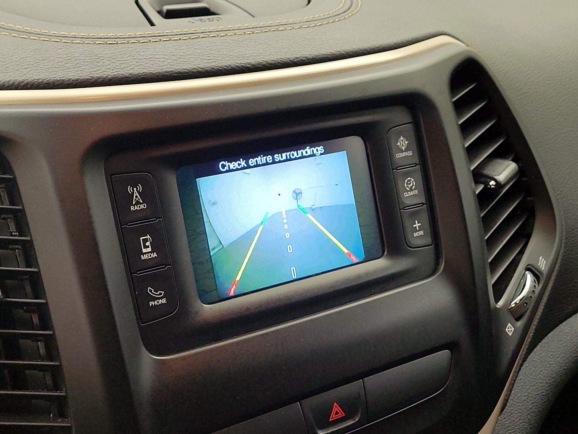 Thumbnail: 2016 Jeep Cherokee - 14
