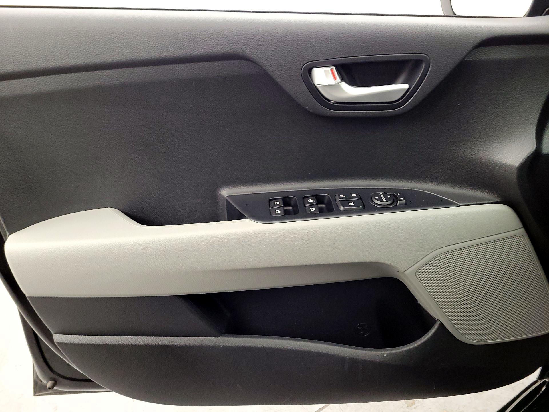 Thumbnail: 2023 Kia Rio - 12