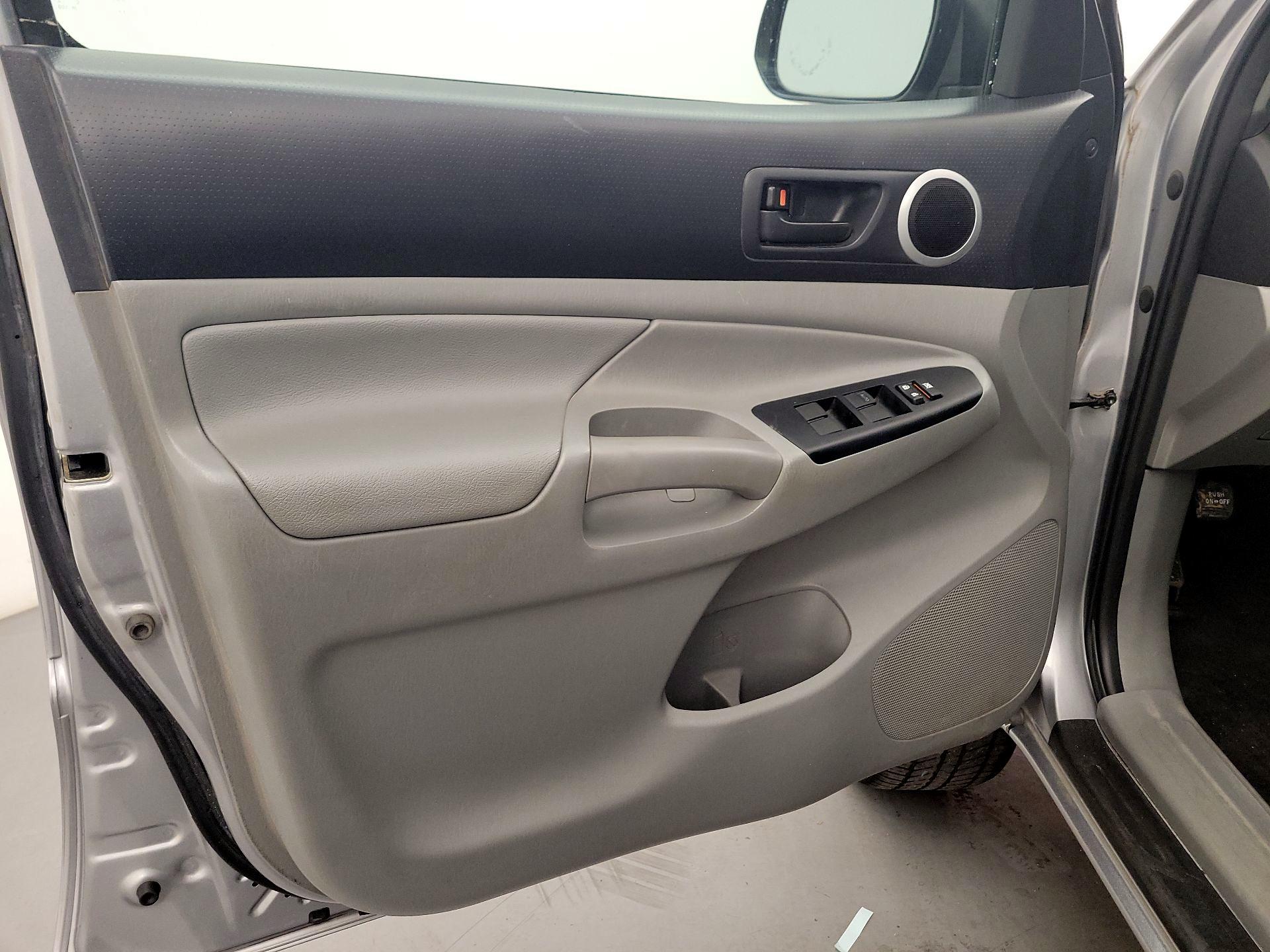 Thumbnail: 2014 Toyota Tacoma - 12