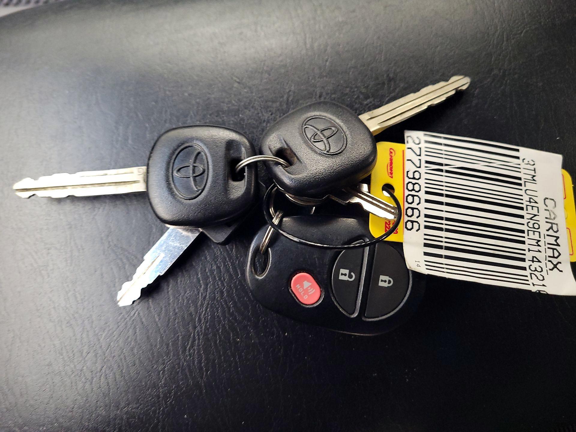 Thumbnail: 2014 Toyota Tacoma - 18