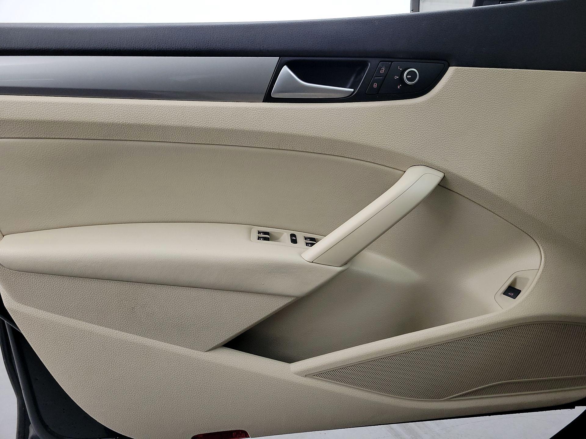 Thumbnail: 2015 Volkswagen Passat - 12