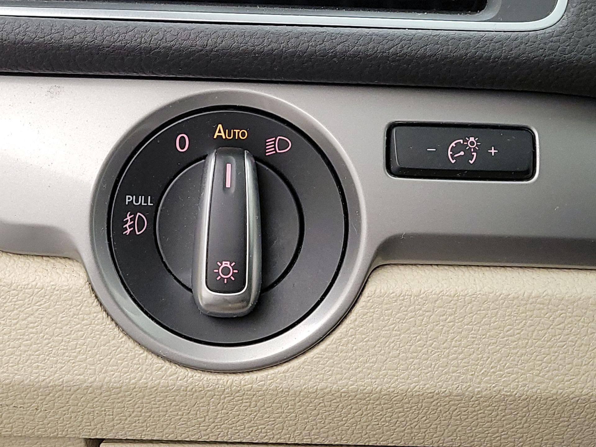 Thumbnail: 2015 Volkswagen Passat - 13